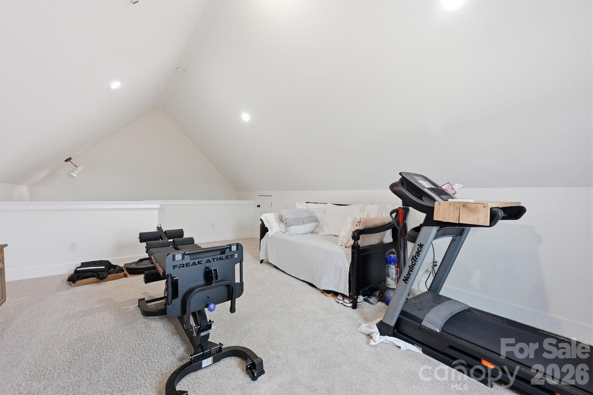Bonus Room Upstairs - 215 Cal Kennedy Road, Cleveland