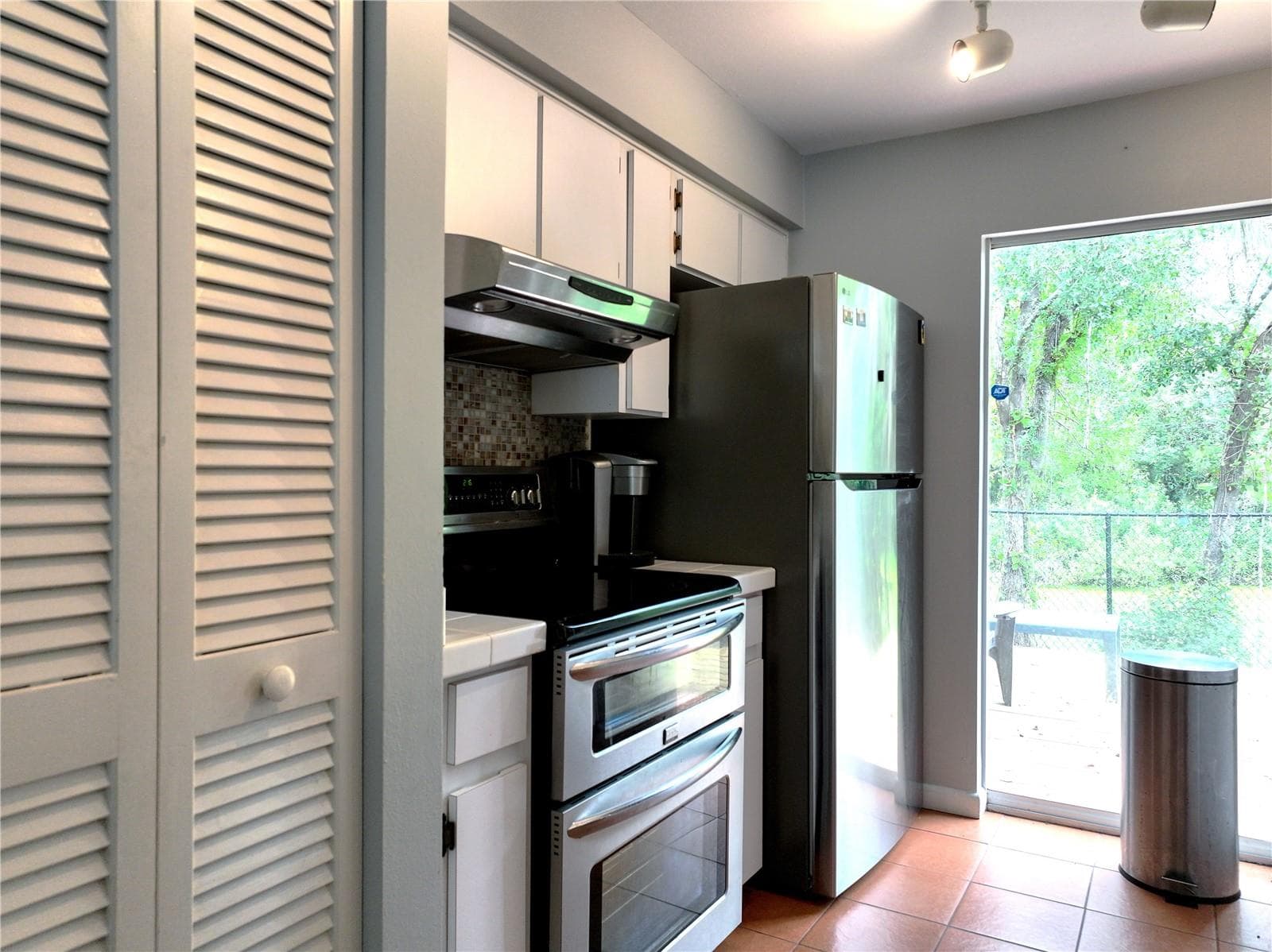 Single Family Residence at 111 OAK LEE DR, LUTZ, photo 19 of 32