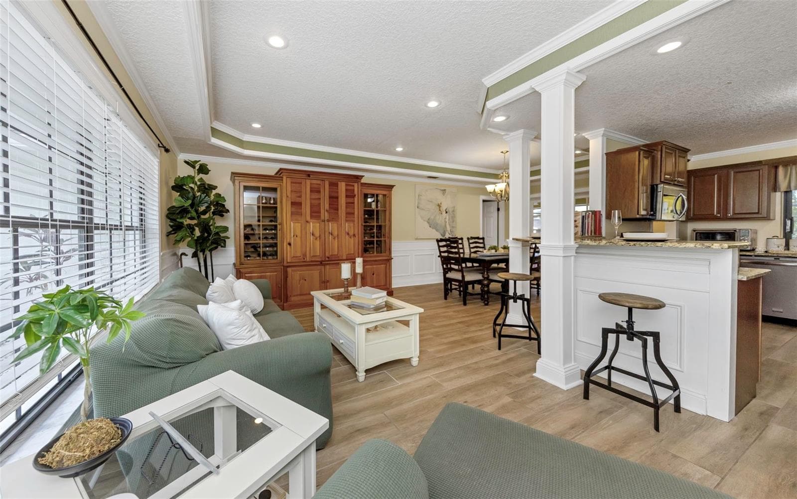 Single Family Residence at 1620 COUNTRY LN, DUNEDIN, photo 10 of 51