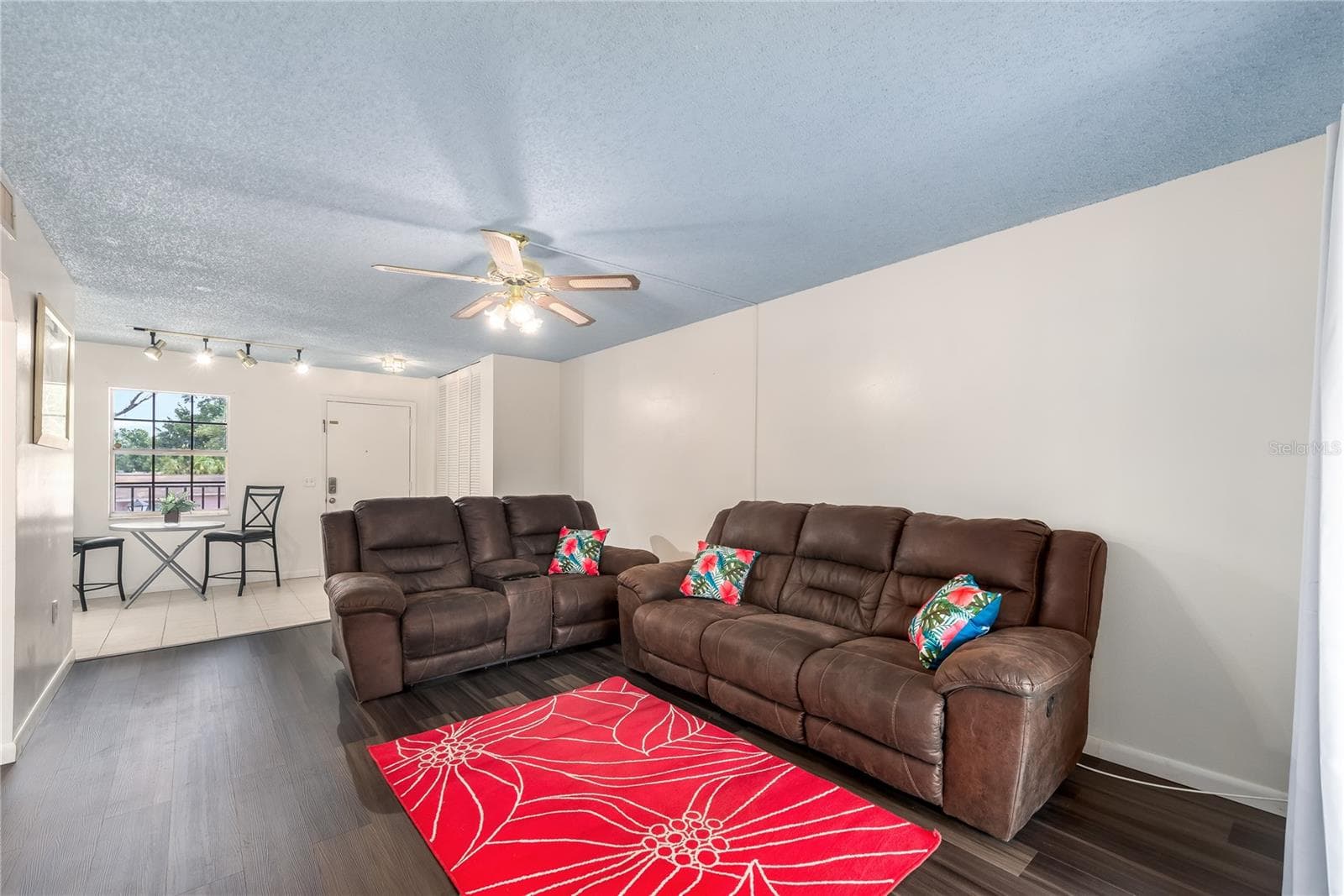 Cozy and open living room - 209 CORDOVA GRN #209, SEMINOLE
