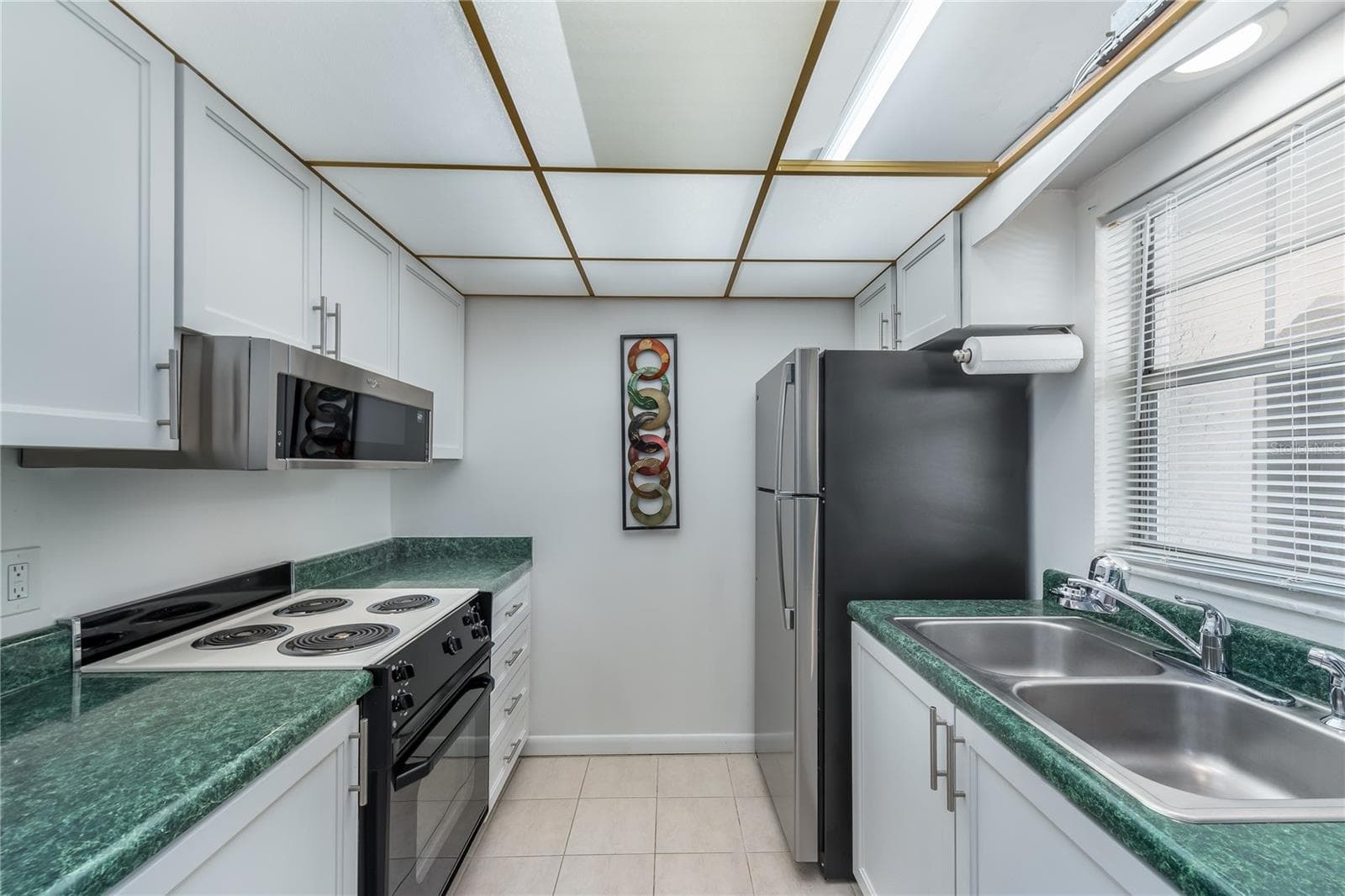 Fully functional kitchen with all appliances included! - 209 CORDOVA GRN #209, SEMINOLE