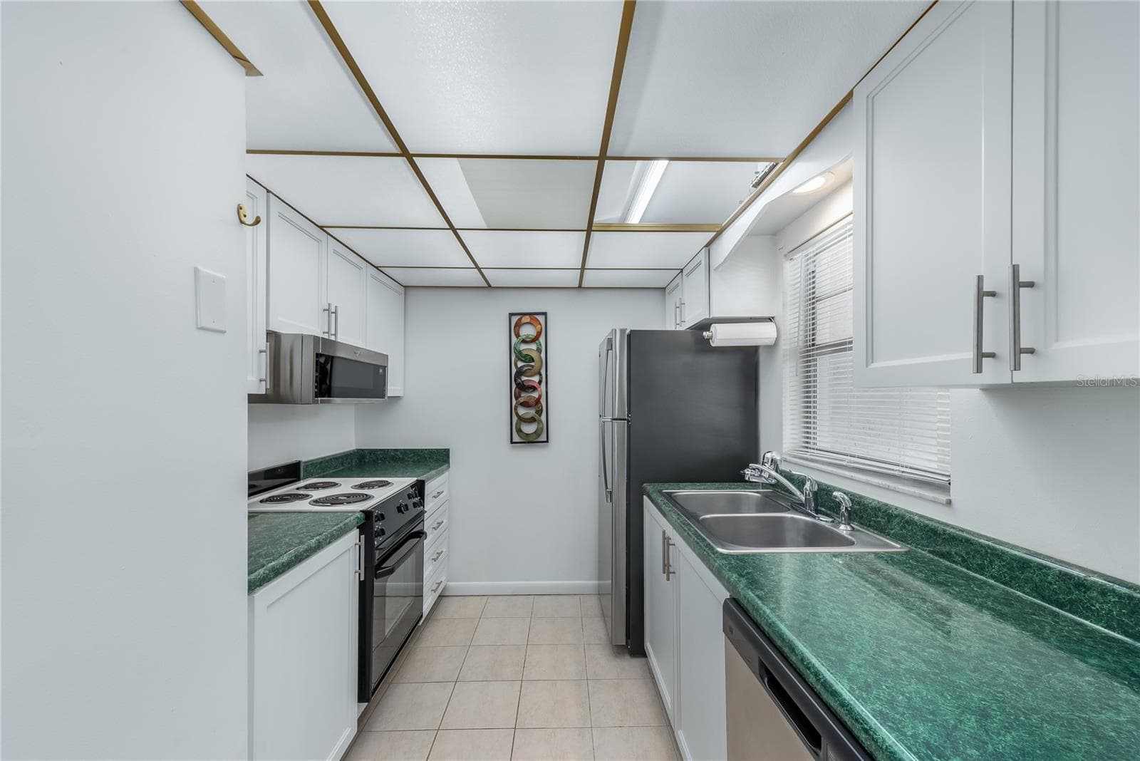 Fully functional kitchen with all appliances included! - 209 CORDOVA GRN #209, SEMINOLE