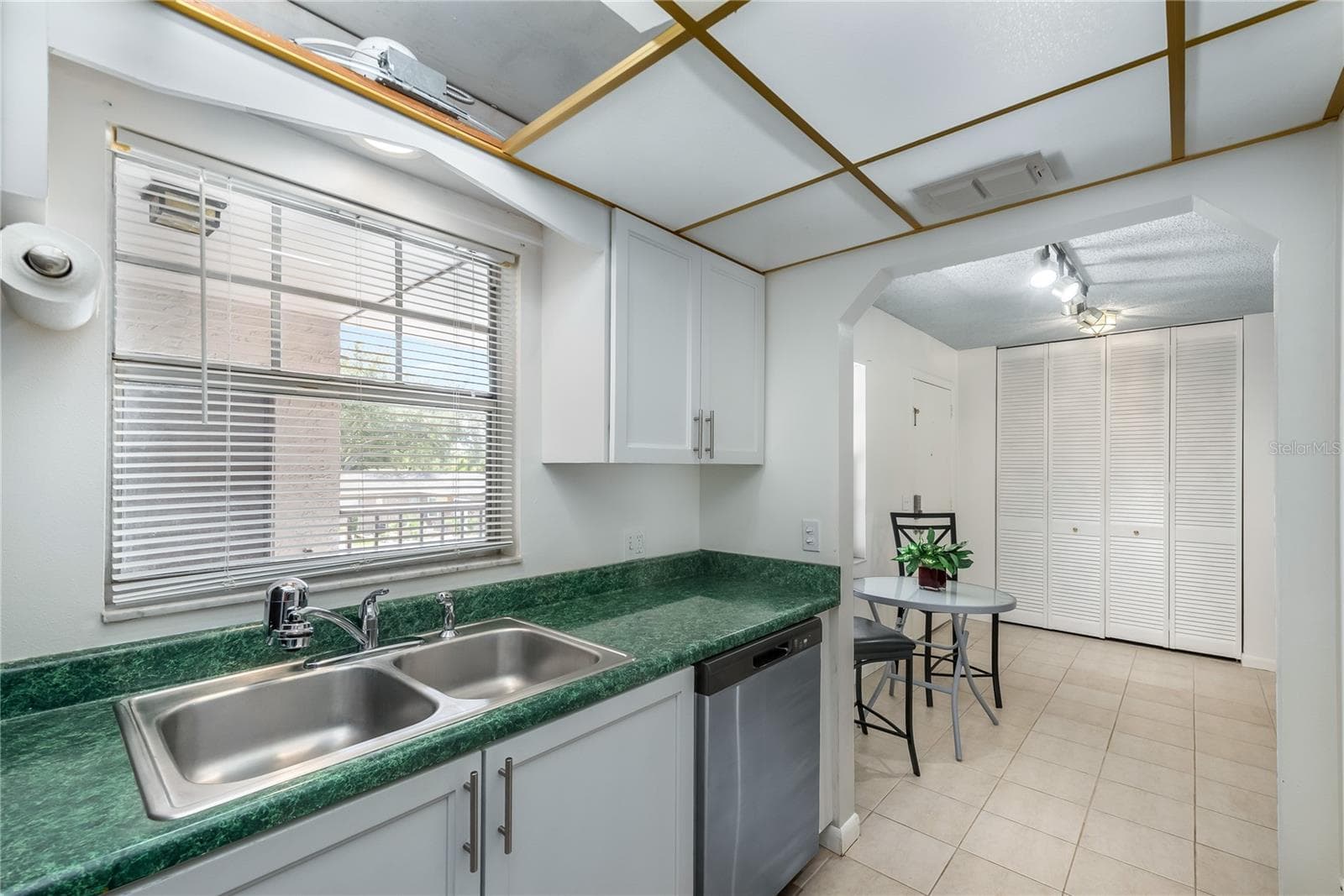 A kitchen with a view - 209 CORDOVA GRN #209, SEMINOLE