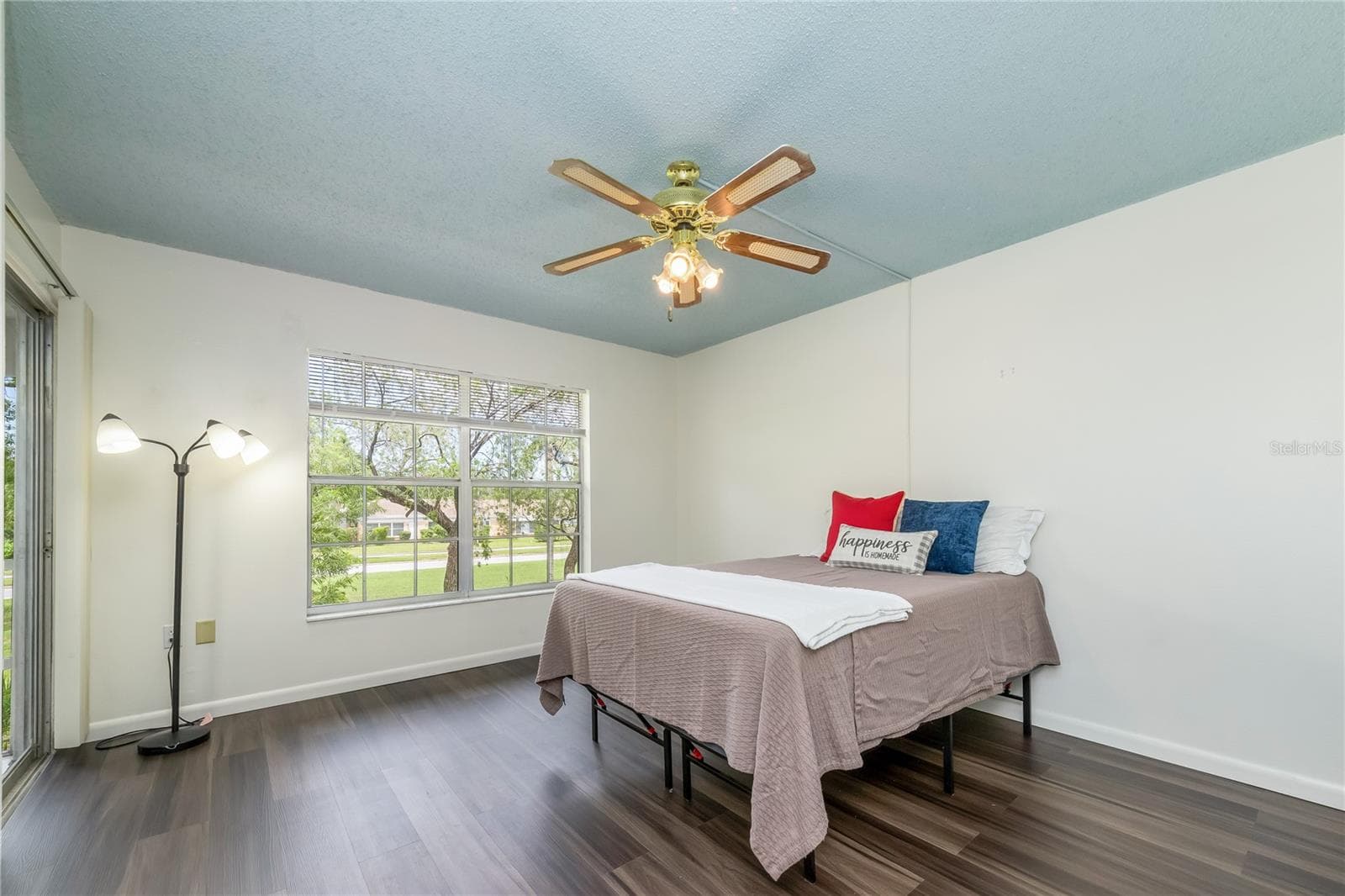 Spacious bedroom with access to the patio - 209 CORDOVA GRN #209, SEMINOLE