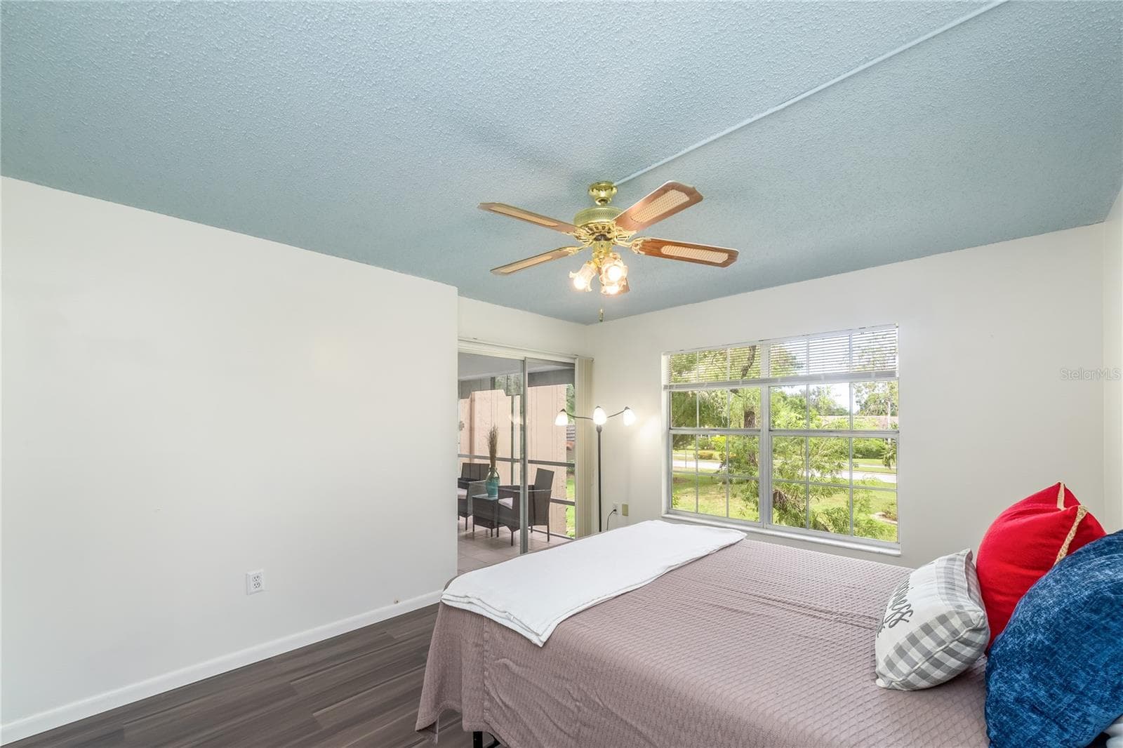 Spacious bedroom with access to the patio - 209 CORDOVA GRN #209, SEMINOLE