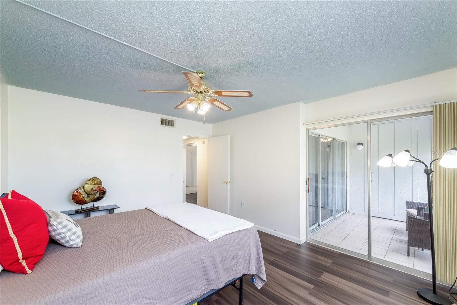 Spacious bedroom with access to the patio - 209 CORDOVA GRN #209, SEMINOLE