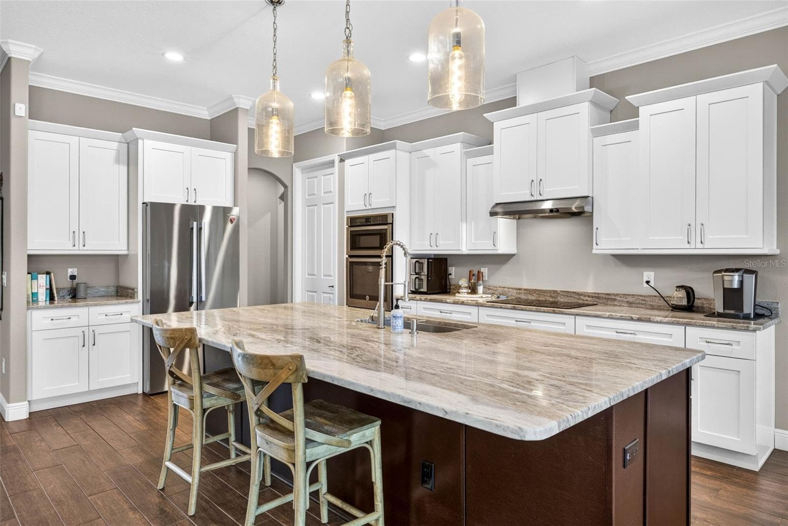 Counter seating - 4760 LAGO VISTA CIR, LAND O LAKES