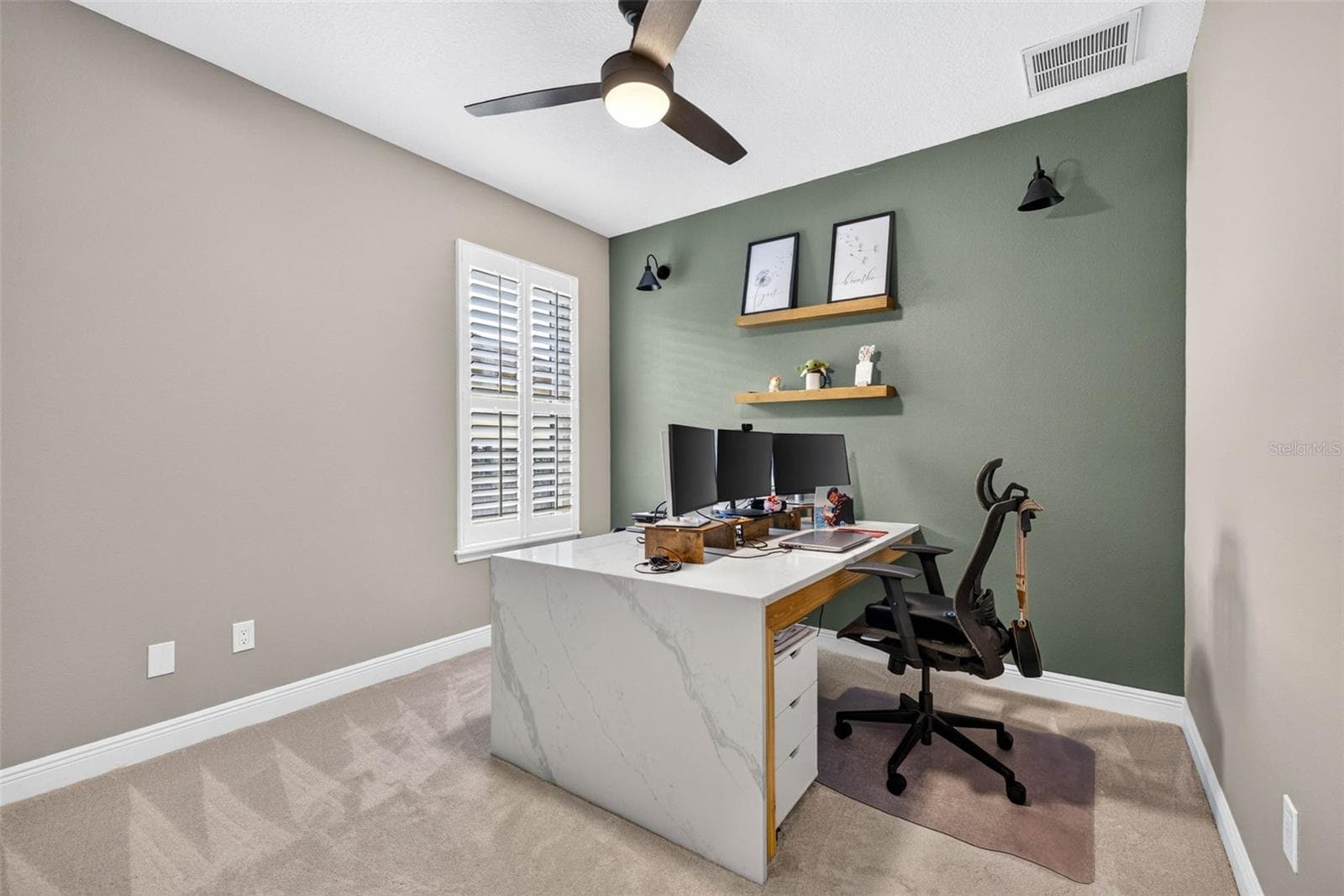 Bedroom 2 with build in desk - 4760 LAGO VISTA CIR, LAND O LAKES