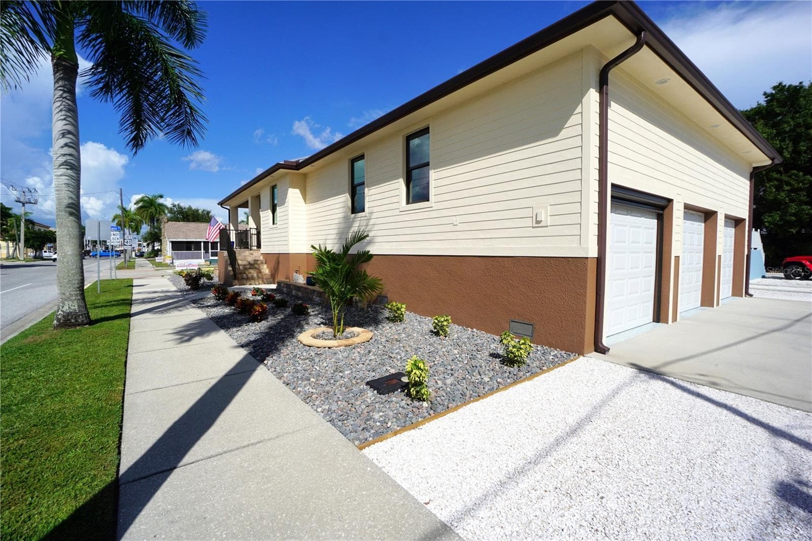 Single Family Residence at 301 GOLDSTEIN ST, PUNTA GORDA, photo 5 of 59