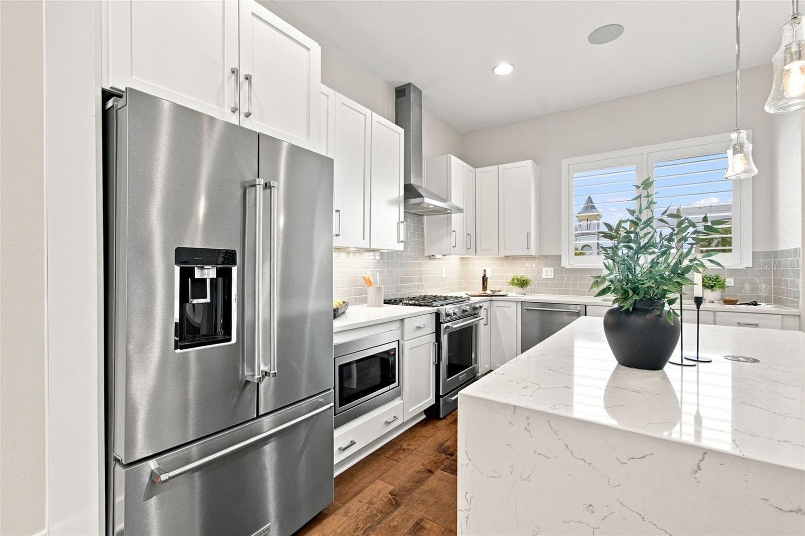 Townhouse at 931 ARLINGTON AVE N, ST PETERSBURG, photo 2 of 65