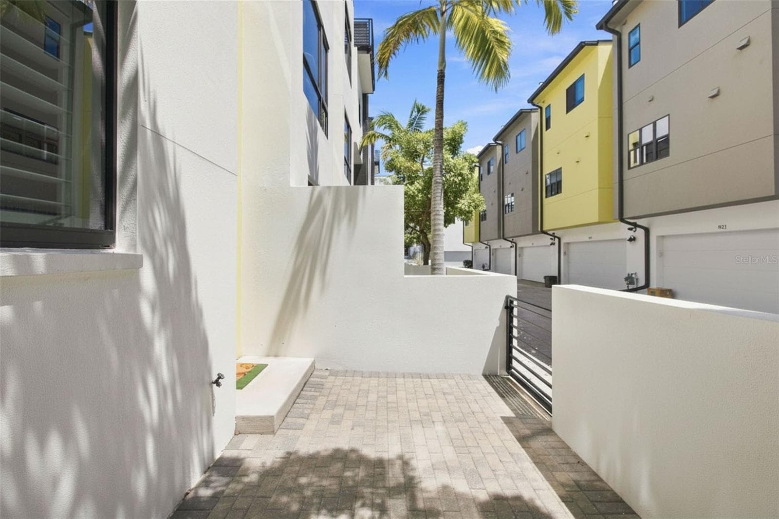 Townhouse at 931 ARLINGTON AVE N, ST PETERSBURG, photo 11 of 65