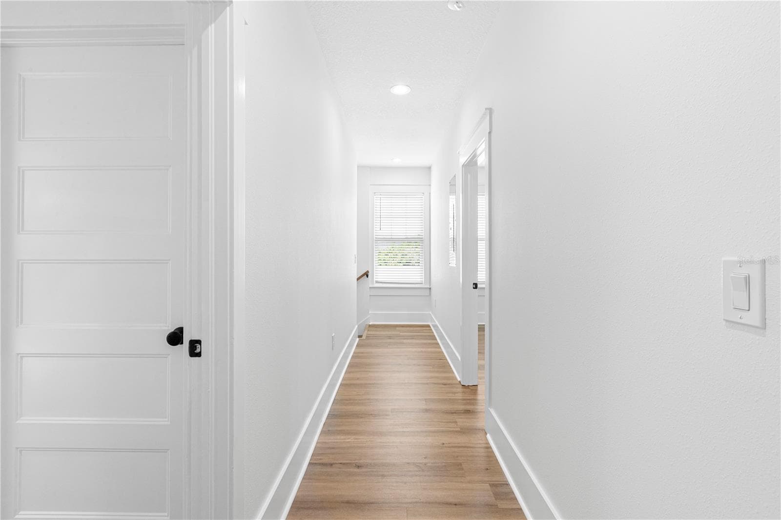 upstairs hallway - 3923 W GRAY ST, TAMPA