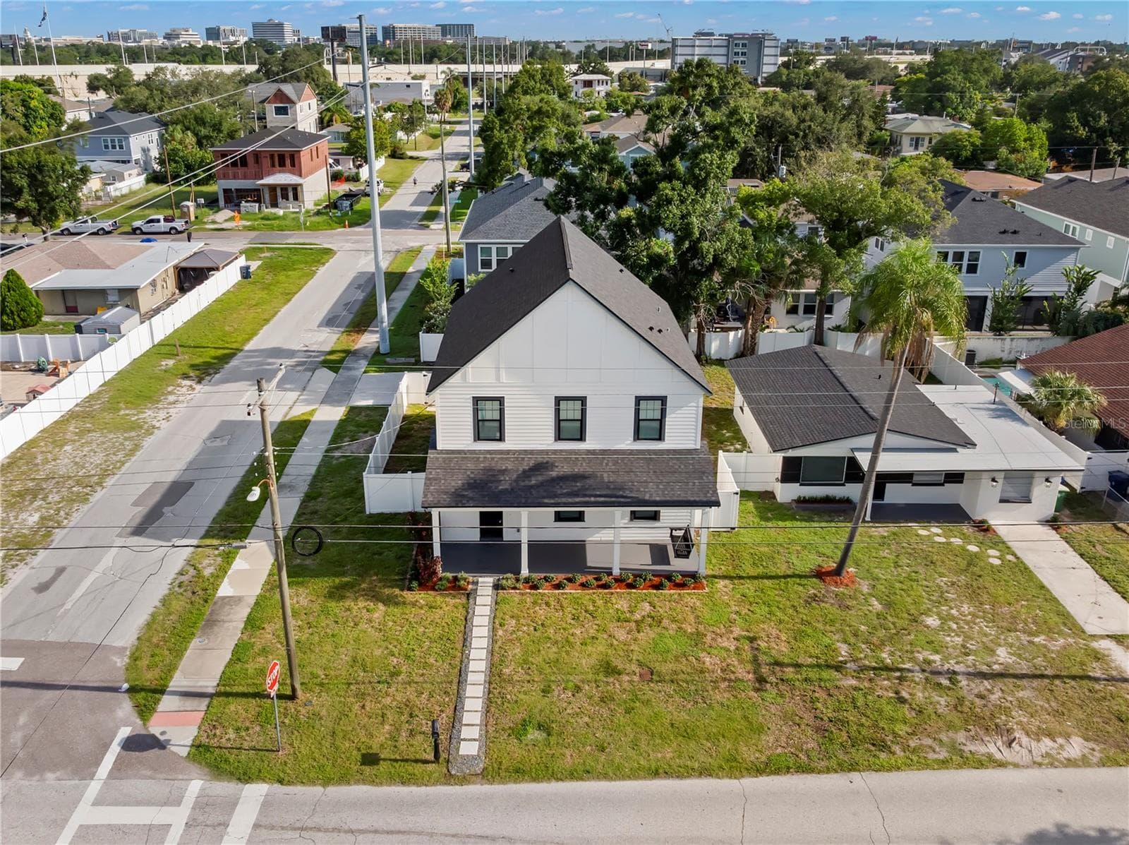 Single Family Residence at 3923 W GRAY ST, TAMPA, photo 47 of 77