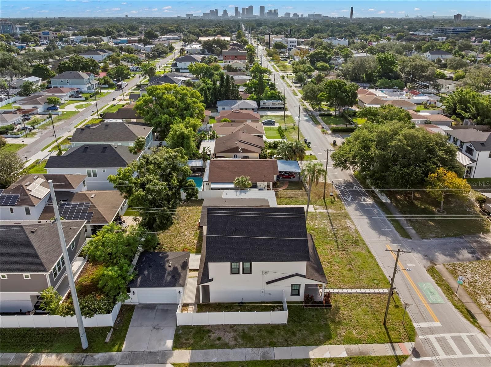 Single Family Residence at 3923 W GRAY ST, TAMPA, photo 48 of 77