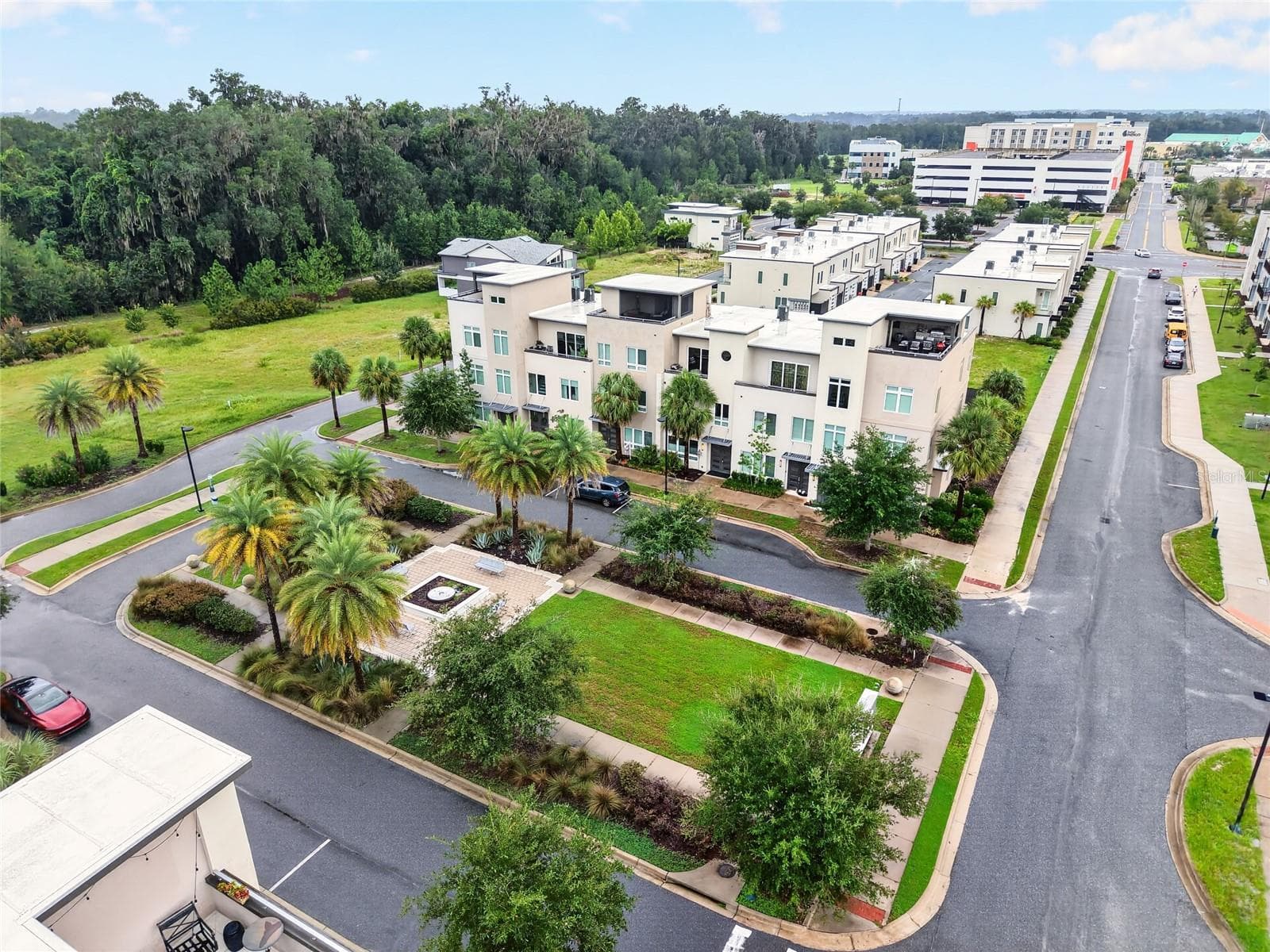 Walkable living to Celebration Pointe, entertainment and shopping district - 5008 SW 34TH PL, GAINESVILLE