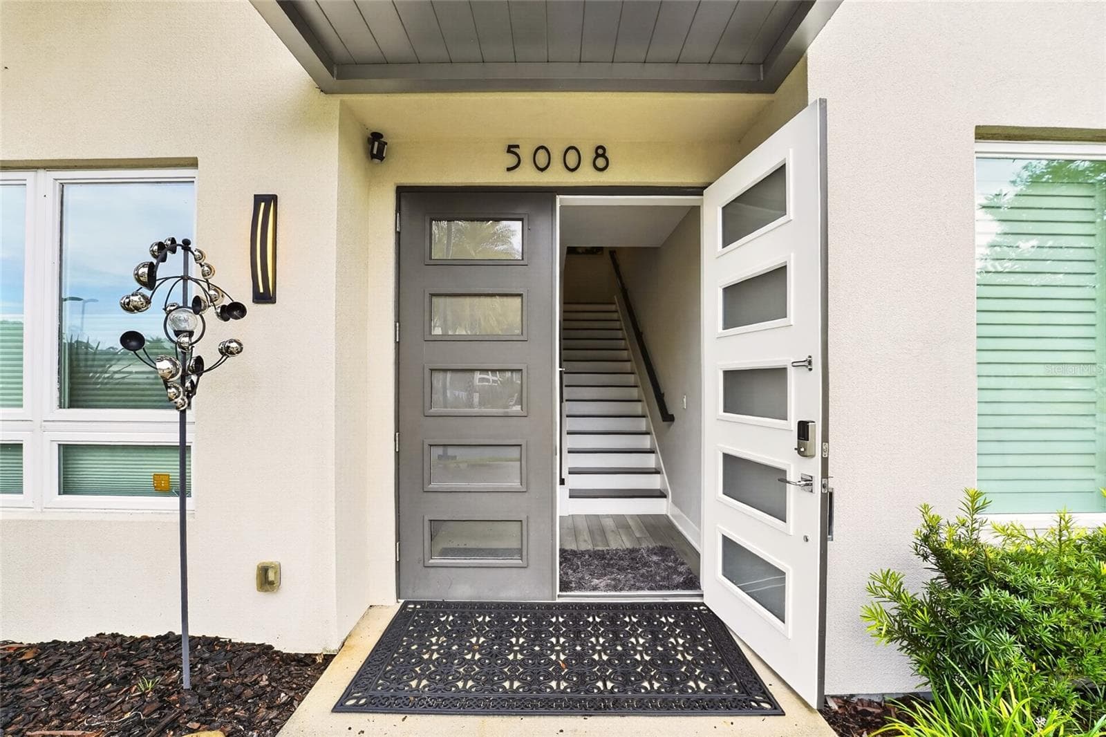 Inviting entrance - 5008 SW 34TH PL, GAINESVILLE