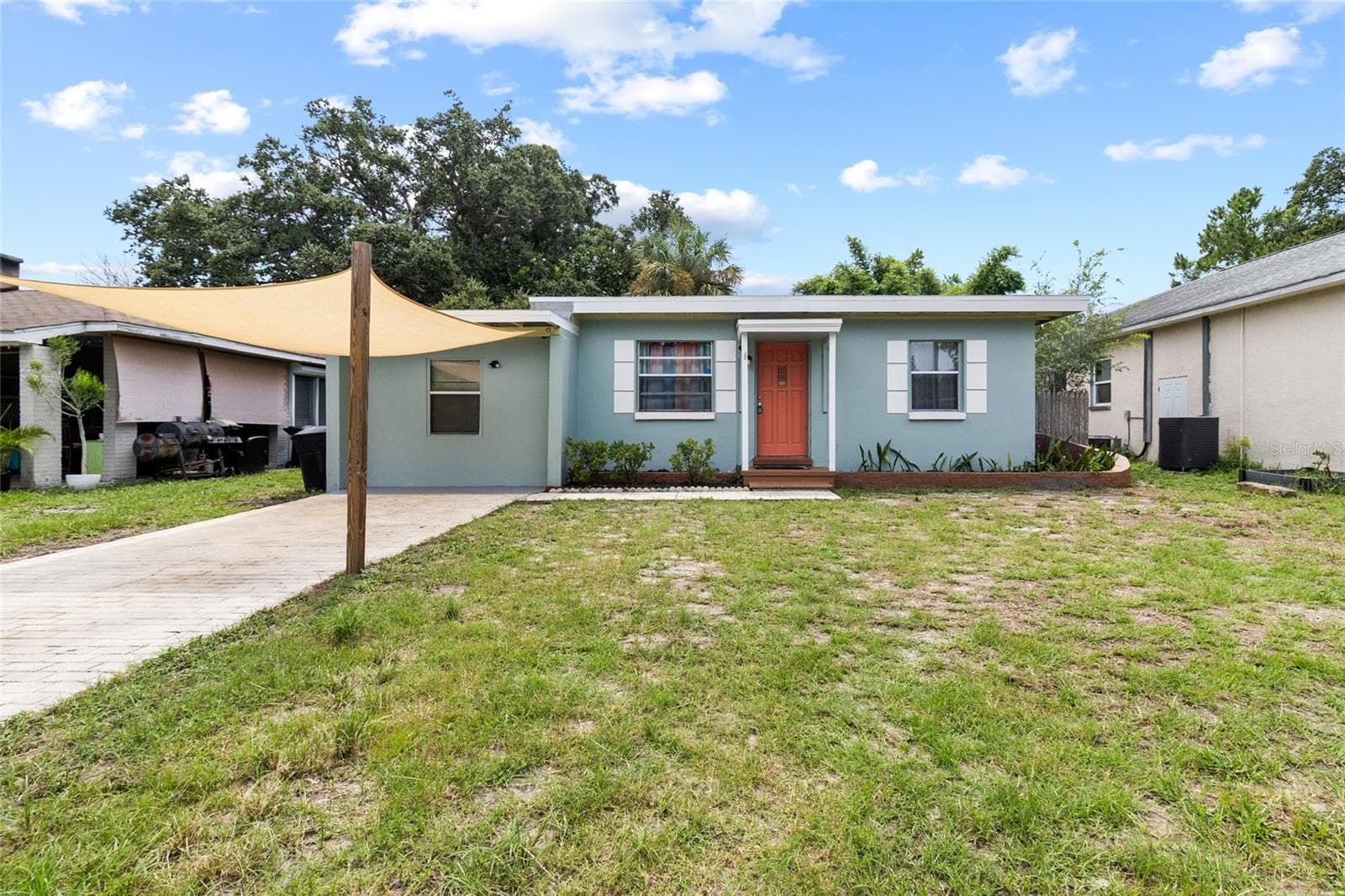 Lots of parking space! - 5410 14TH AVE S, GULFPORT