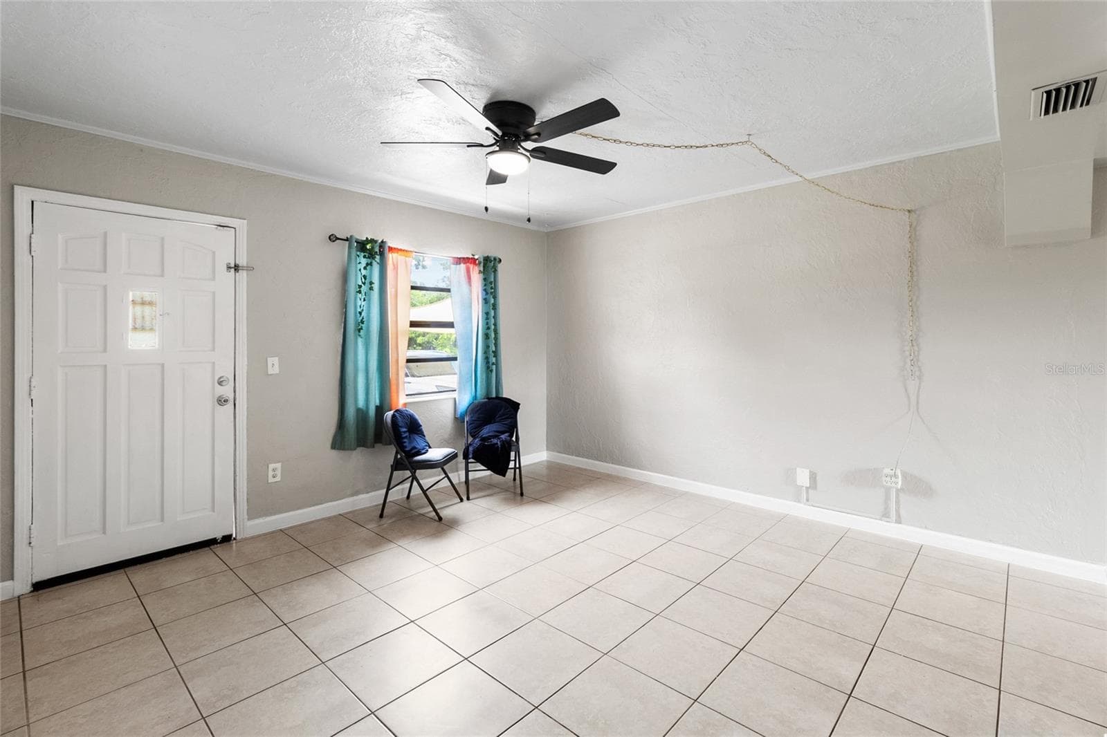 Spacious livingroom! - 5410 14TH AVE S, GULFPORT