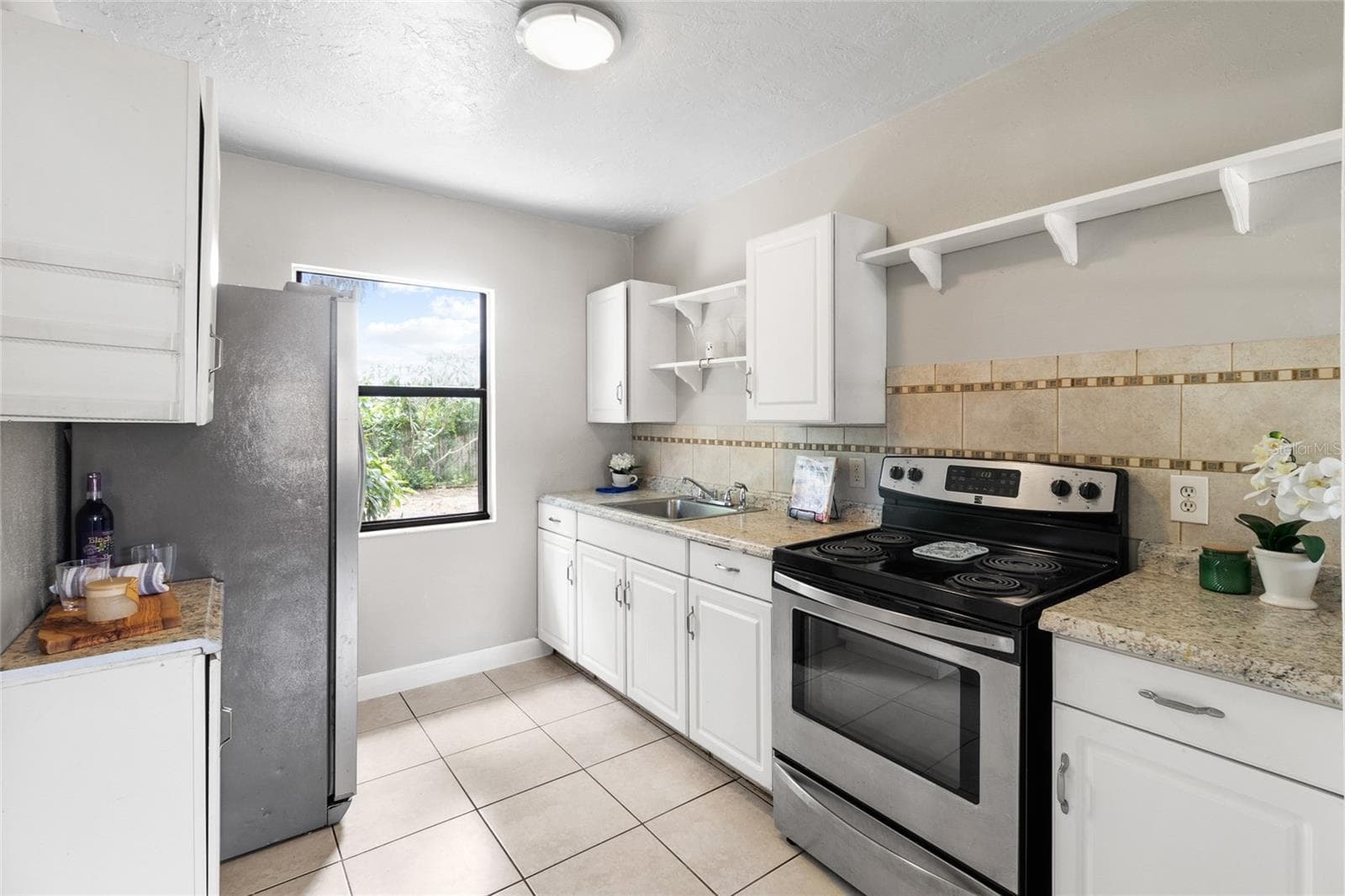 Nice kitchen with appliances included! - 5410 14TH AVE S, GULFPORT