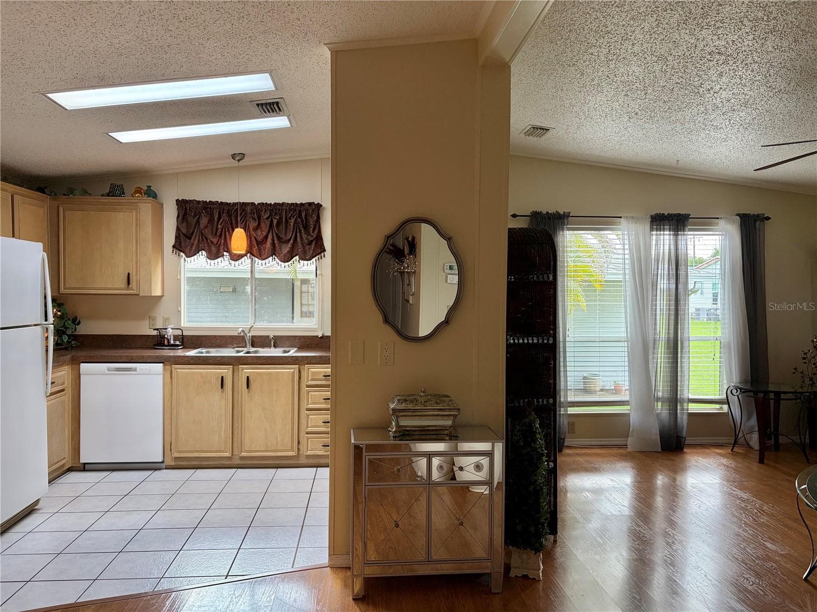 Manufactured Home at 5707 45TH ST E #64, BRADENTON, photo 7 of 40