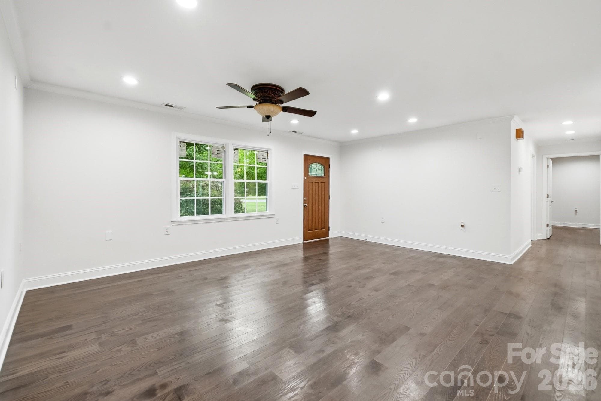 living space - 6081 Cambridge Drive, Harrisburg