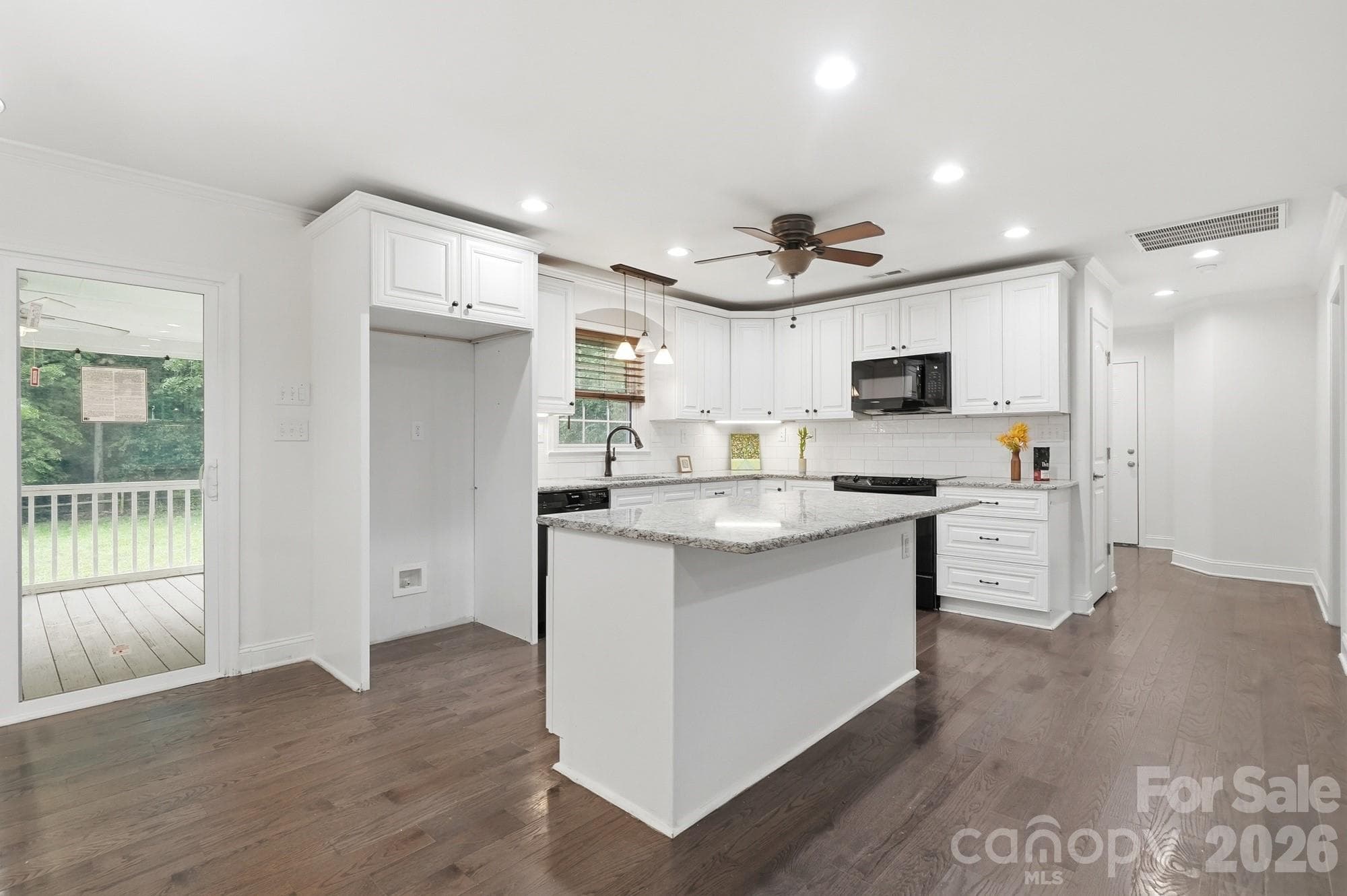 kitchen - 6081 Cambridge Drive, Harrisburg