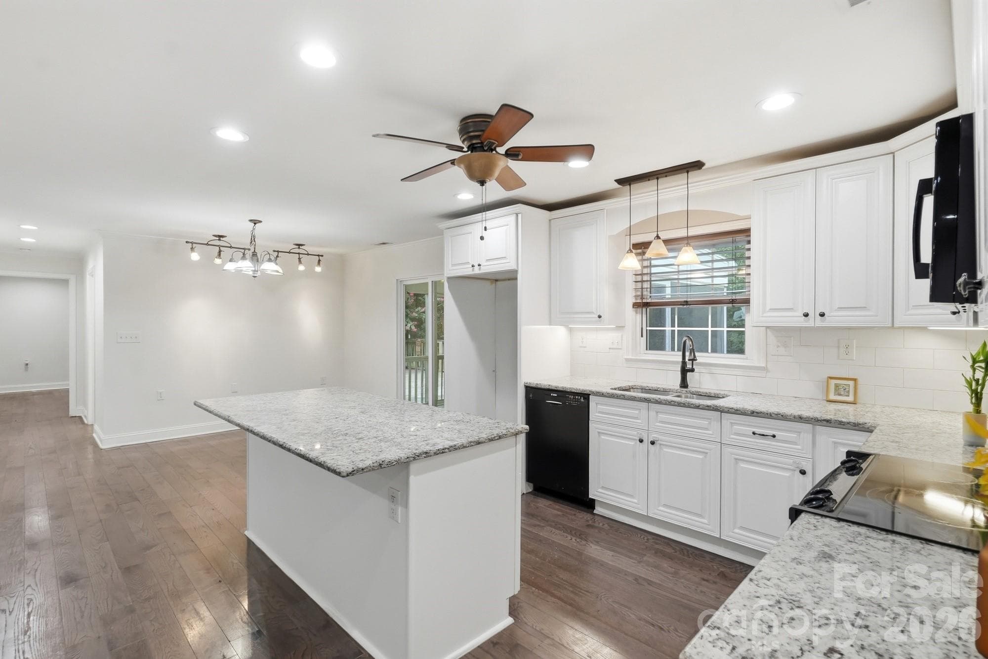 kitchen - 6081 Cambridge Drive, Harrisburg