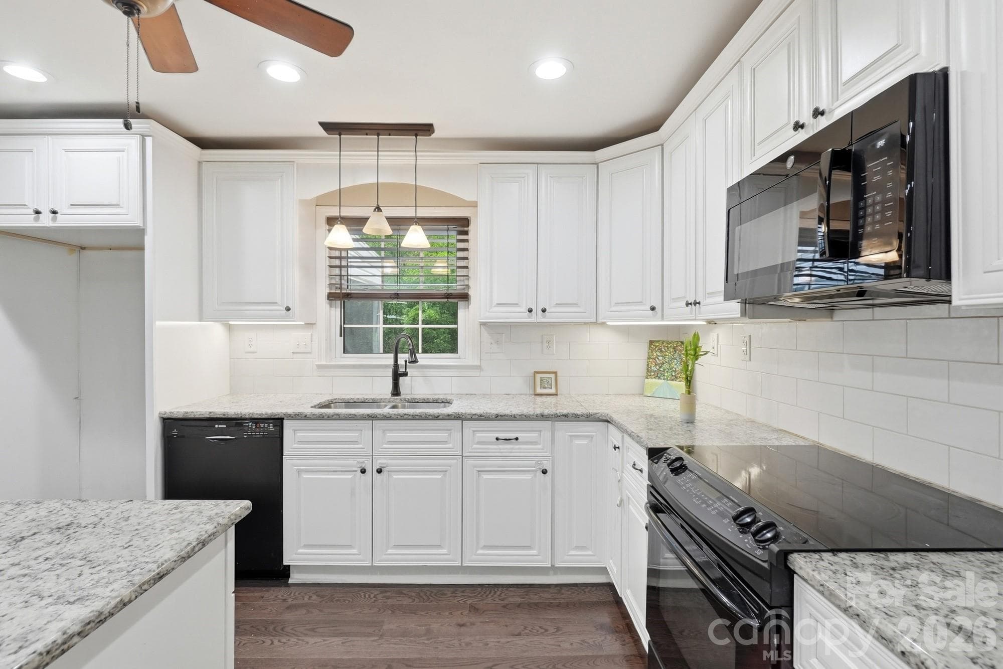 kitchen - 6081 Cambridge Drive, Harrisburg