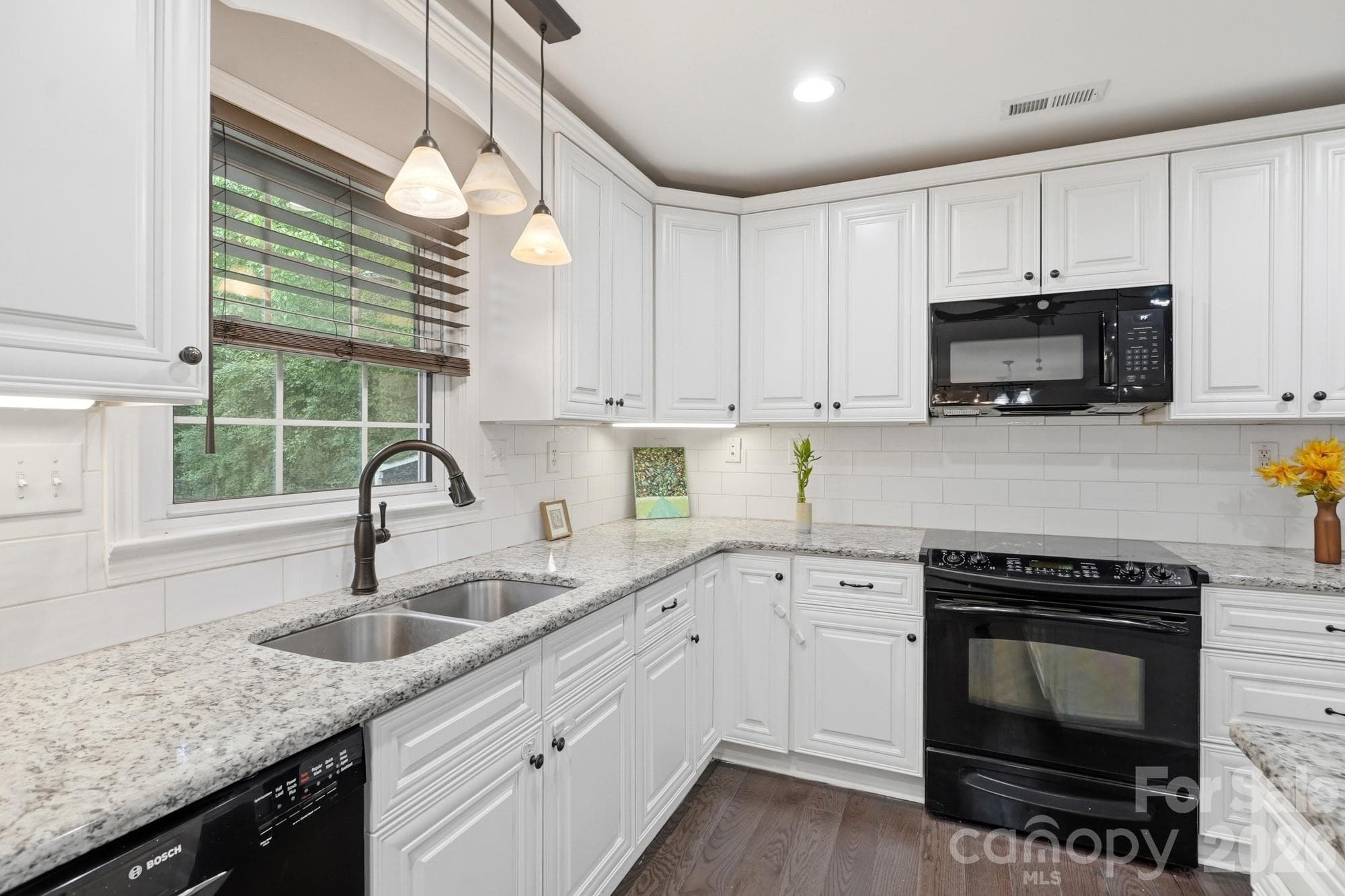 kitchen - 6081 Cambridge Drive, Harrisburg
