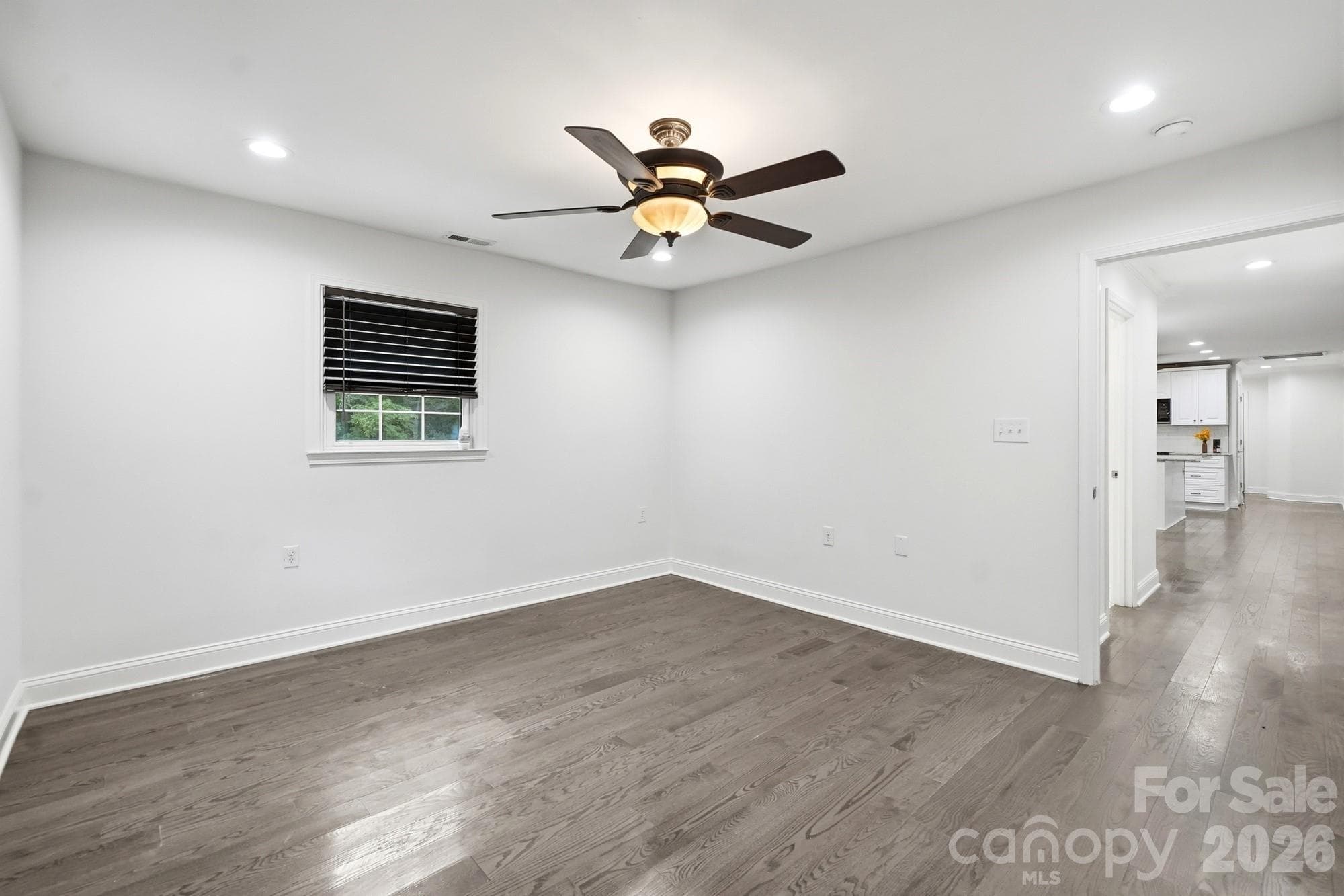 master bedroom - 6081 Cambridge Drive, Harrisburg