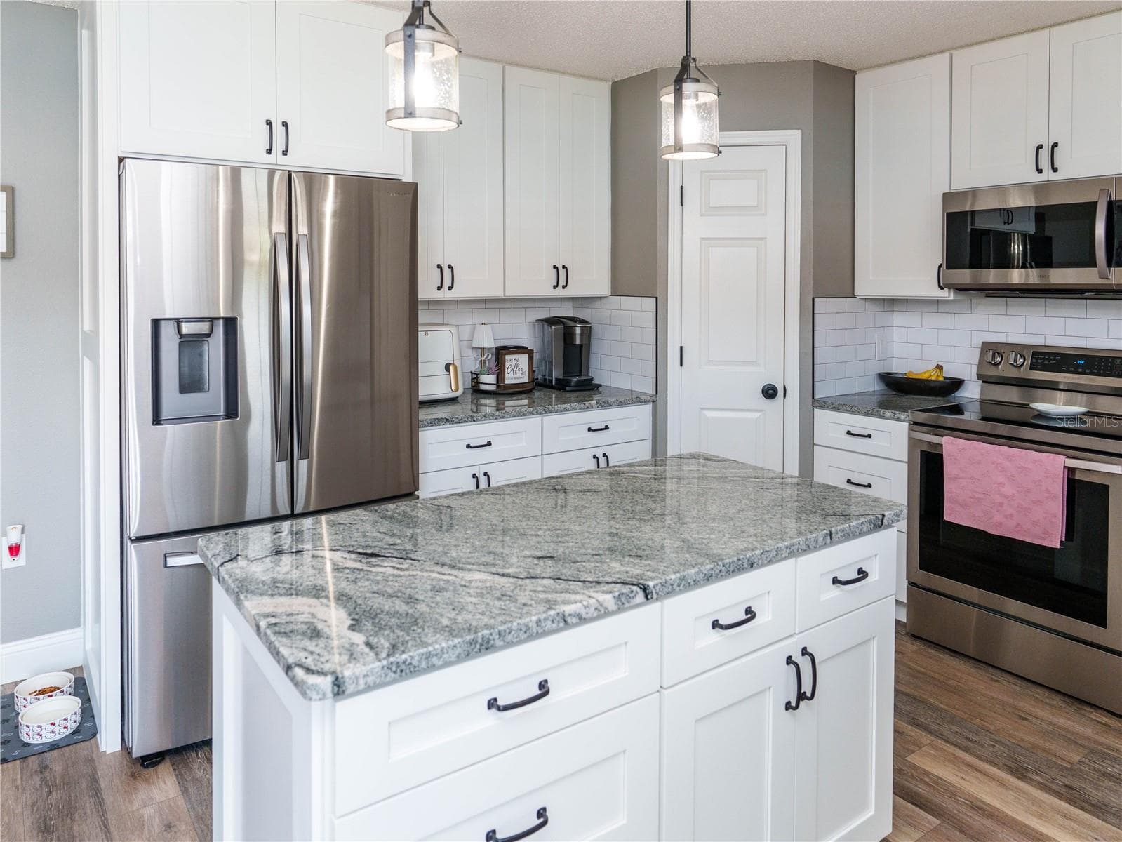 Granite throughout - 2722 HEATHGATE WAY, LAND O LAKES