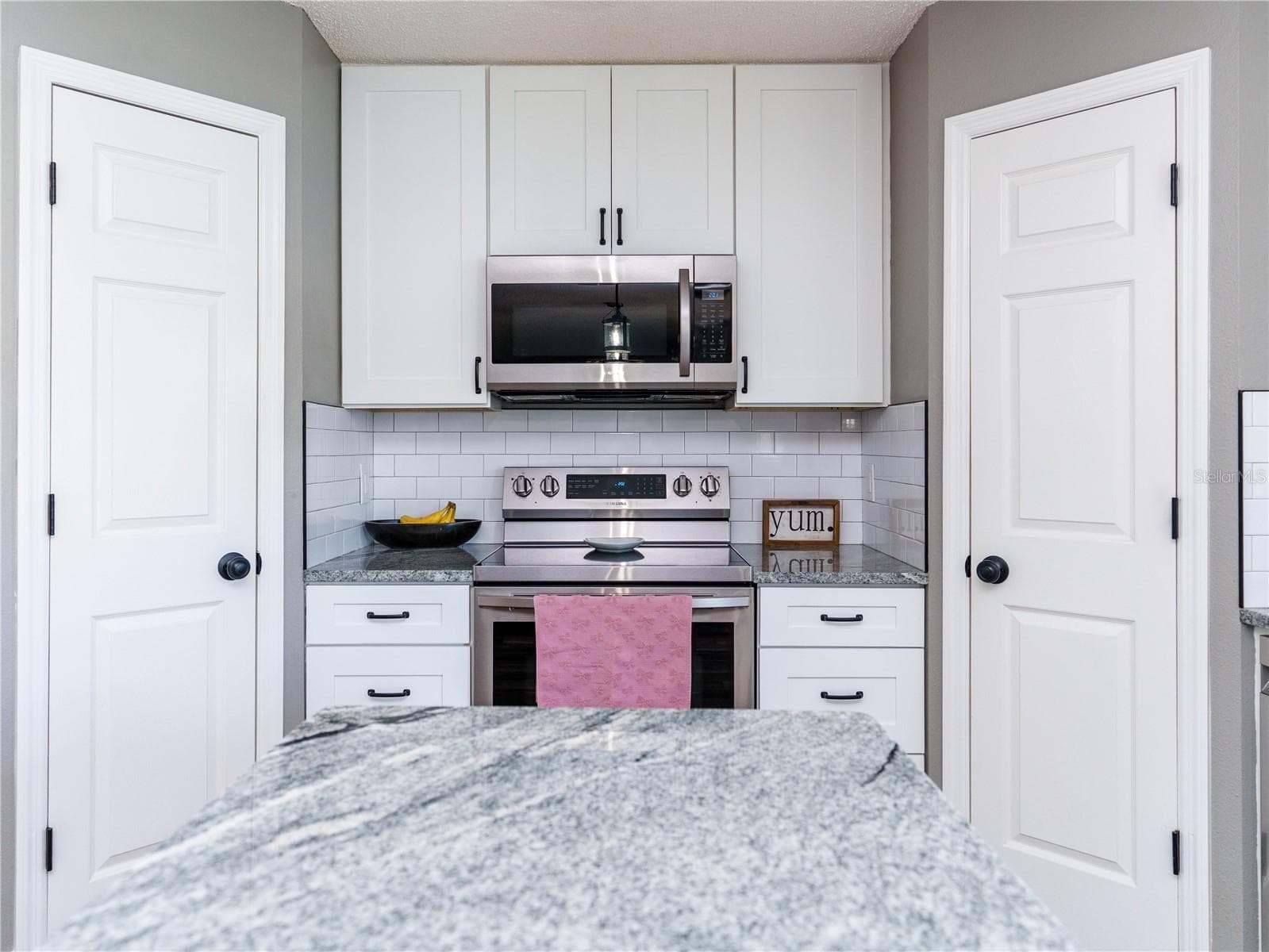 Granite throughout - 2722 HEATHGATE WAY, LAND O LAKES