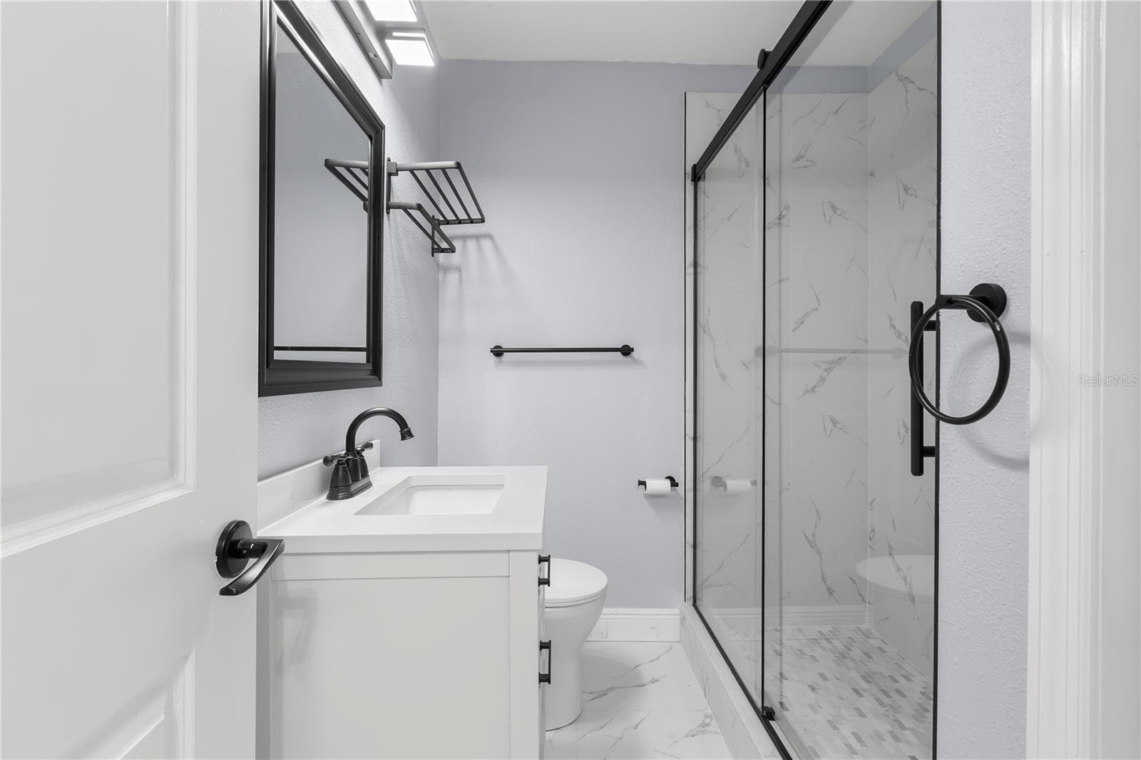 bathroom - 3921 W GRAY ST, TAMPA