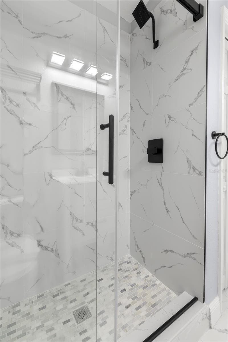 bathroom - 3921 W GRAY ST, TAMPA