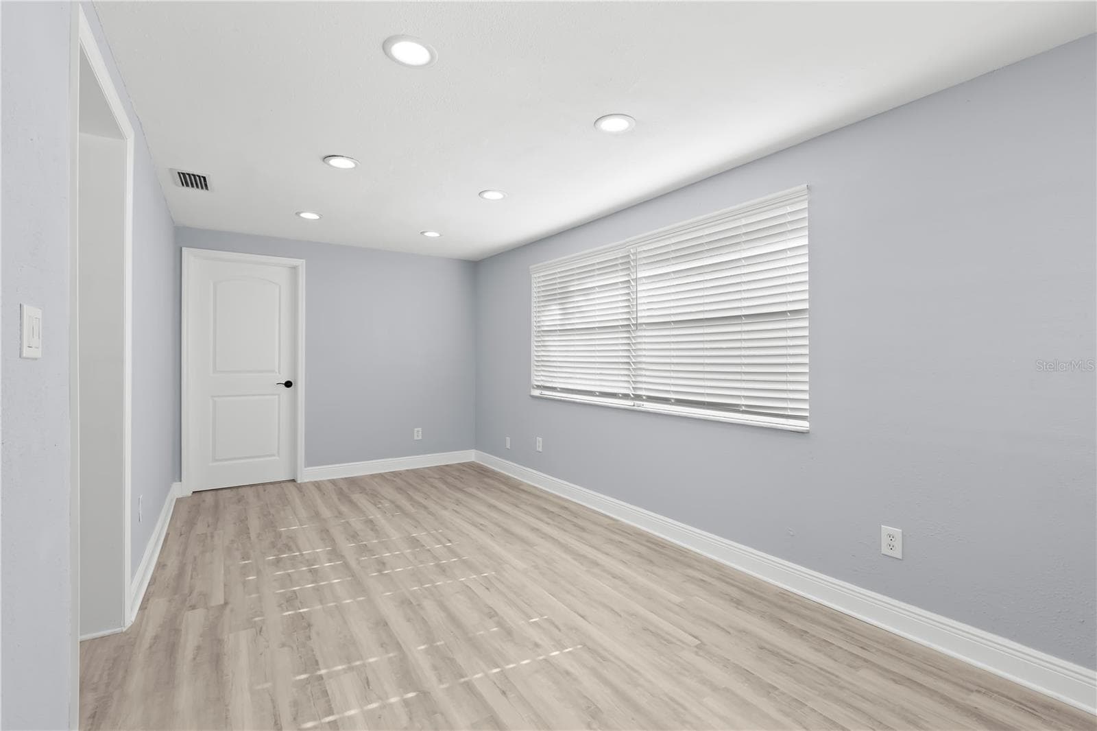 family room - 3921 W GRAY ST, TAMPA