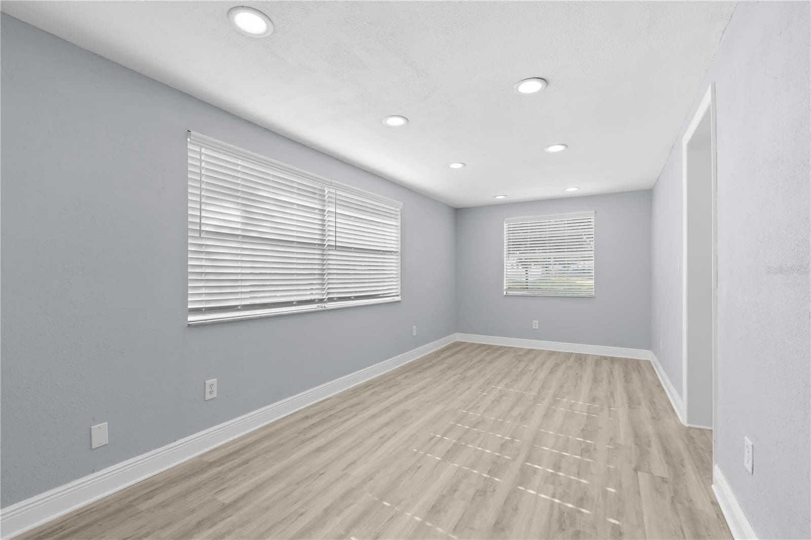 family room - 3921 W GRAY ST, TAMPA