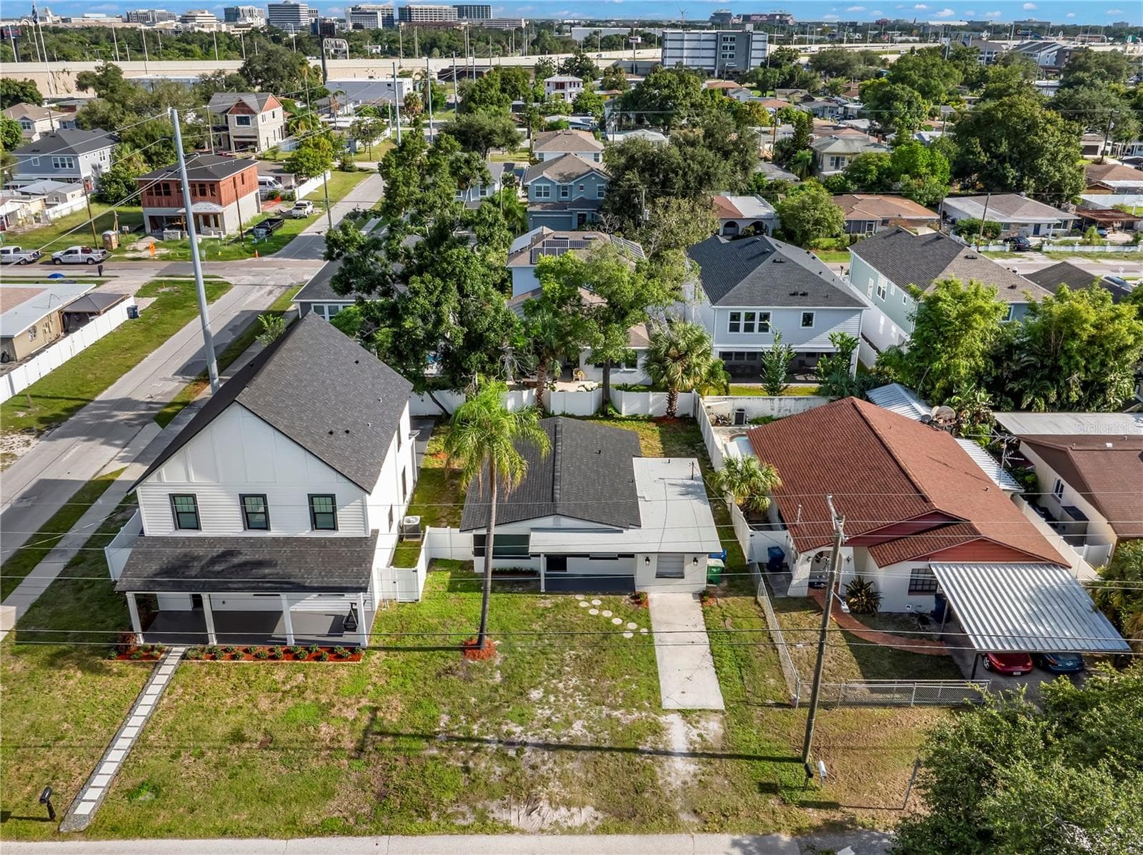 Single Family Residence at 3921 W GRAY ST, TAMPA, photo 34 of 46