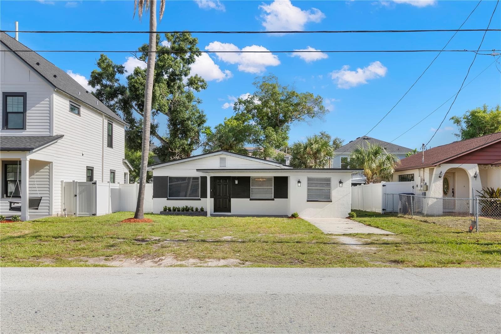 Single Family Residence at 3921 W GRAY ST, TAMPA, photo 43 of 46