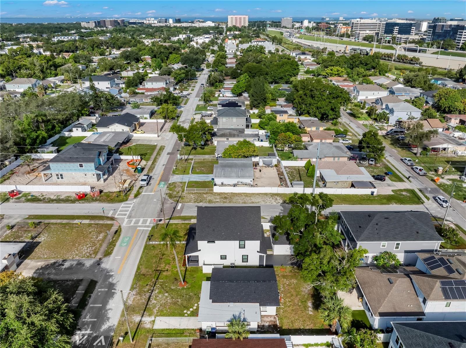 Single Family Residence at 3923 W GRAY ST, TAMPA, photo 70 of 77