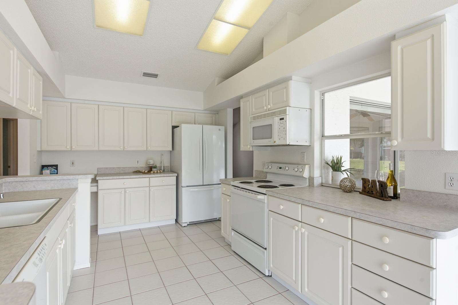 Kitchen - 6639 SUN POINT CT, NEW PORT RICHEY