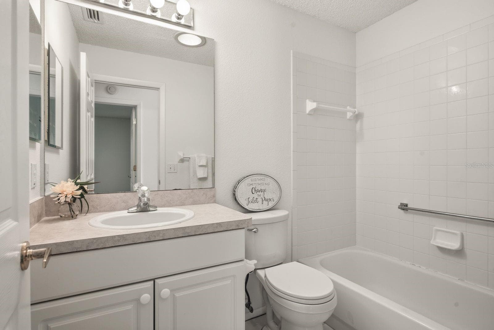 2nd / Guest Bath - 6639 SUN POINT CT, NEW PORT RICHEY