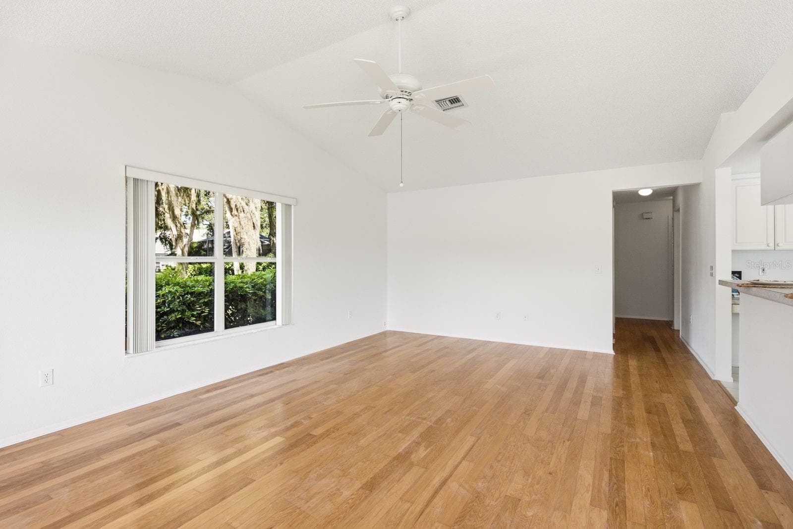 Family room with hardwood floors - 6639 SUN POINT CT, NEW PORT RICHEY