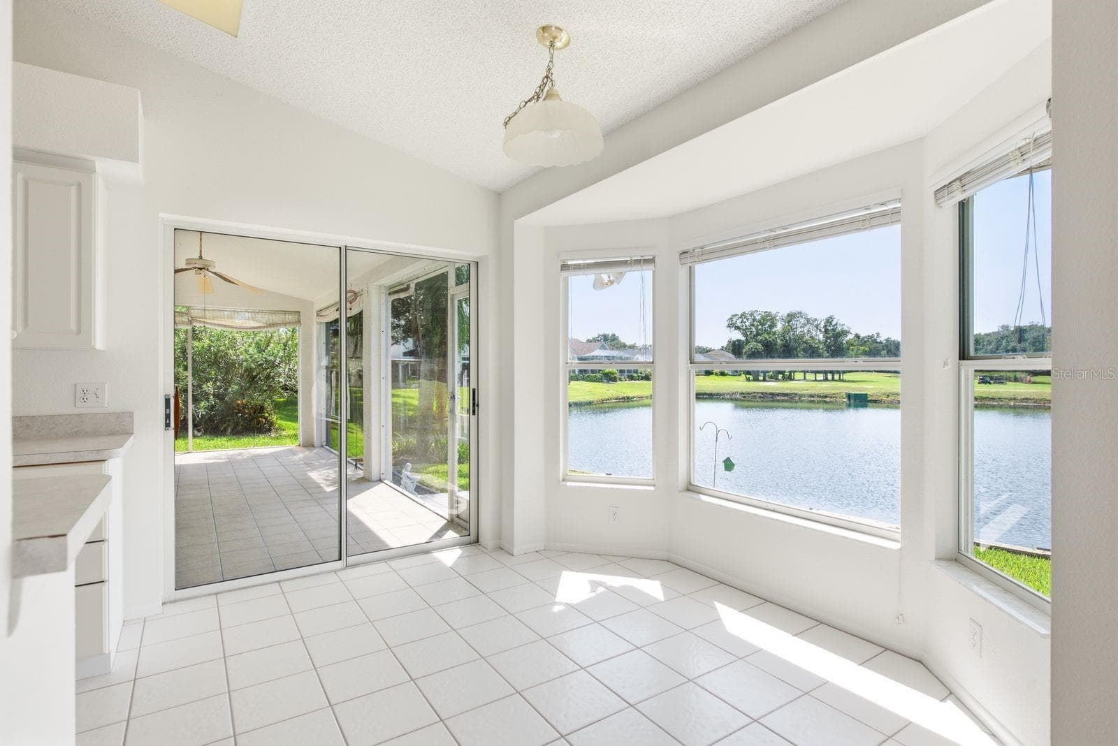 Dining / additional conversation area overlooking the expansive lanai - 6639 SUN POINT CT, NEW PORT RICHEY