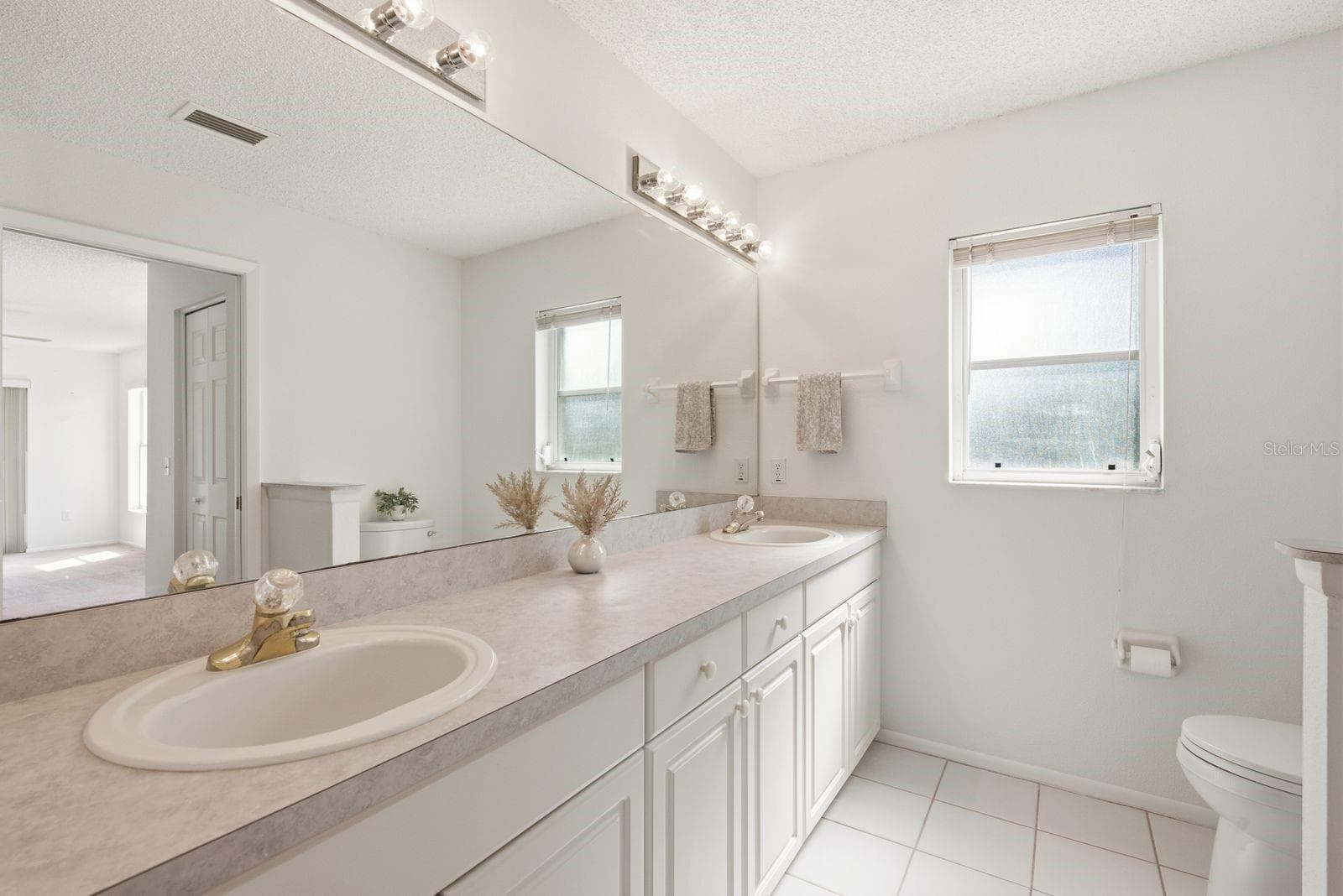 Large Double Vanity - 6639 SUN POINT CT, NEW PORT RICHEY