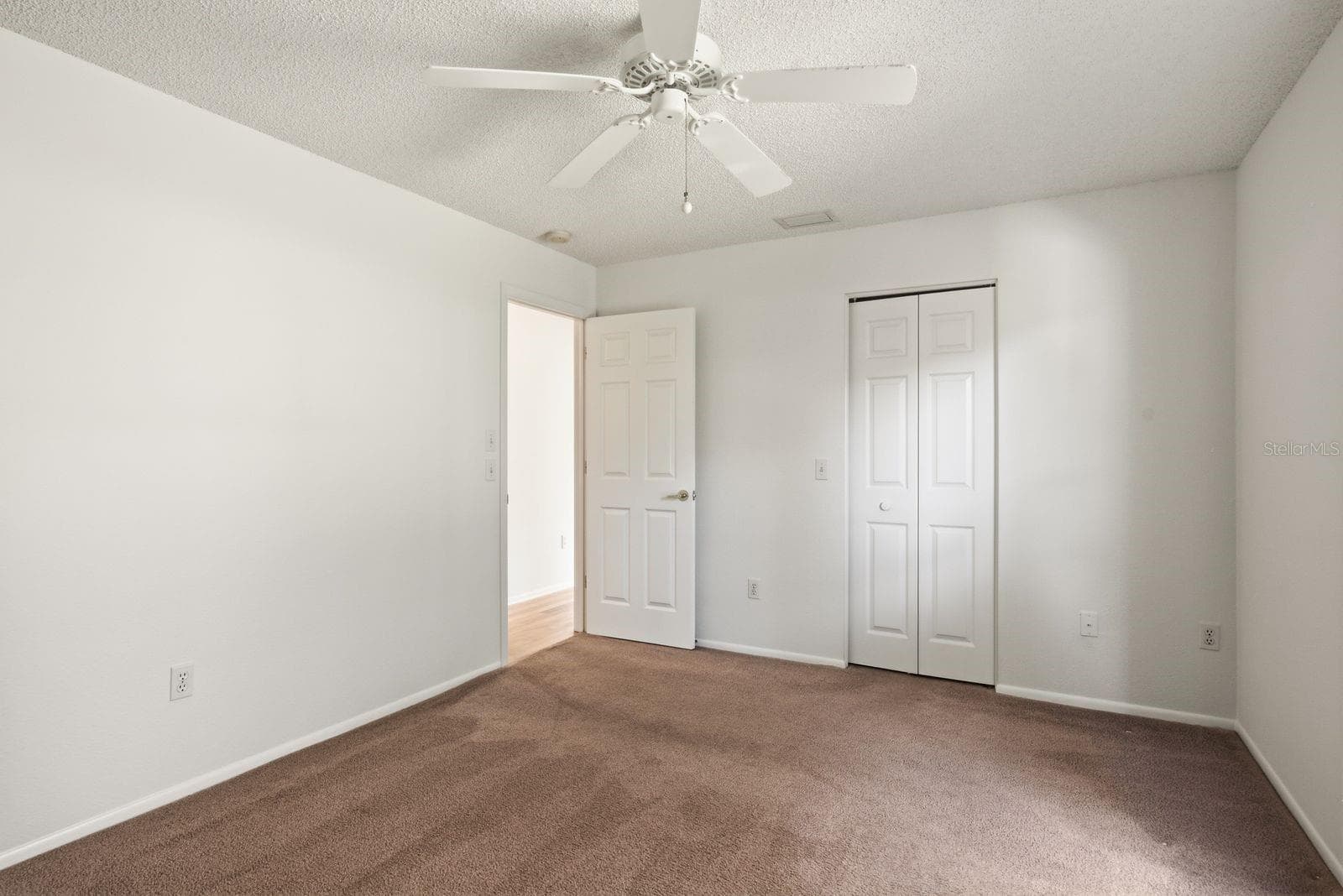2nd Bedroom w/ large walk in closet! - 6639 SUN POINT CT, NEW PORT RICHEY