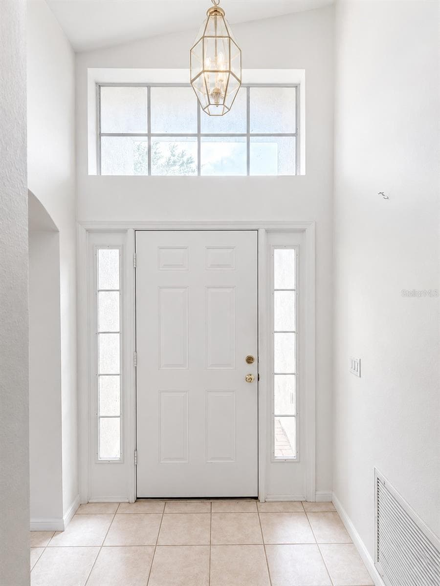Single Family Residence at 12533 SPARKLEBERRY RD, TAMPA, photo 4 of 27