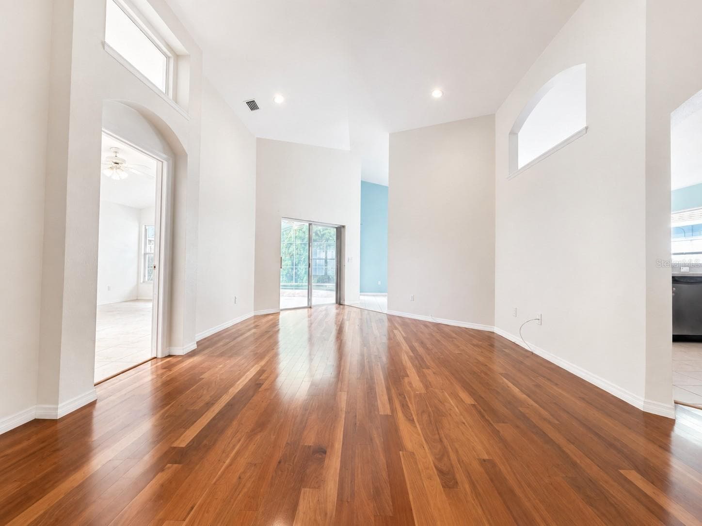 Single Family Residence at 12533 SPARKLEBERRY RD, TAMPA, photo 6 of 27