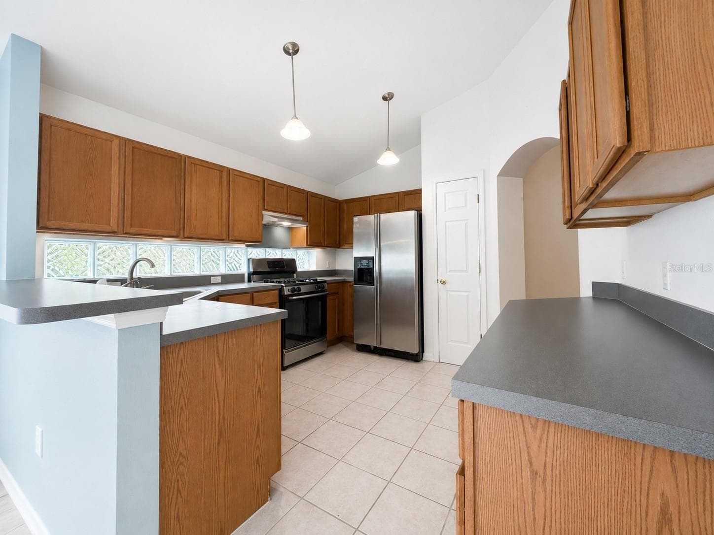 Single Family Residence at 12533 SPARKLEBERRY RD, TAMPA, photo 8 of 27