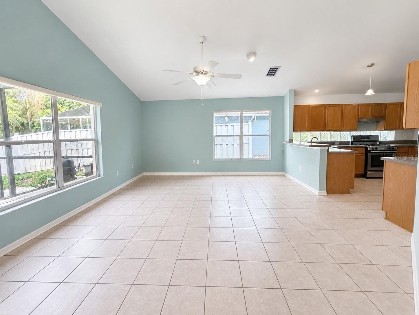 Single Family Residence at 12533 SPARKLEBERRY RD, TAMPA, photo 10 of 27