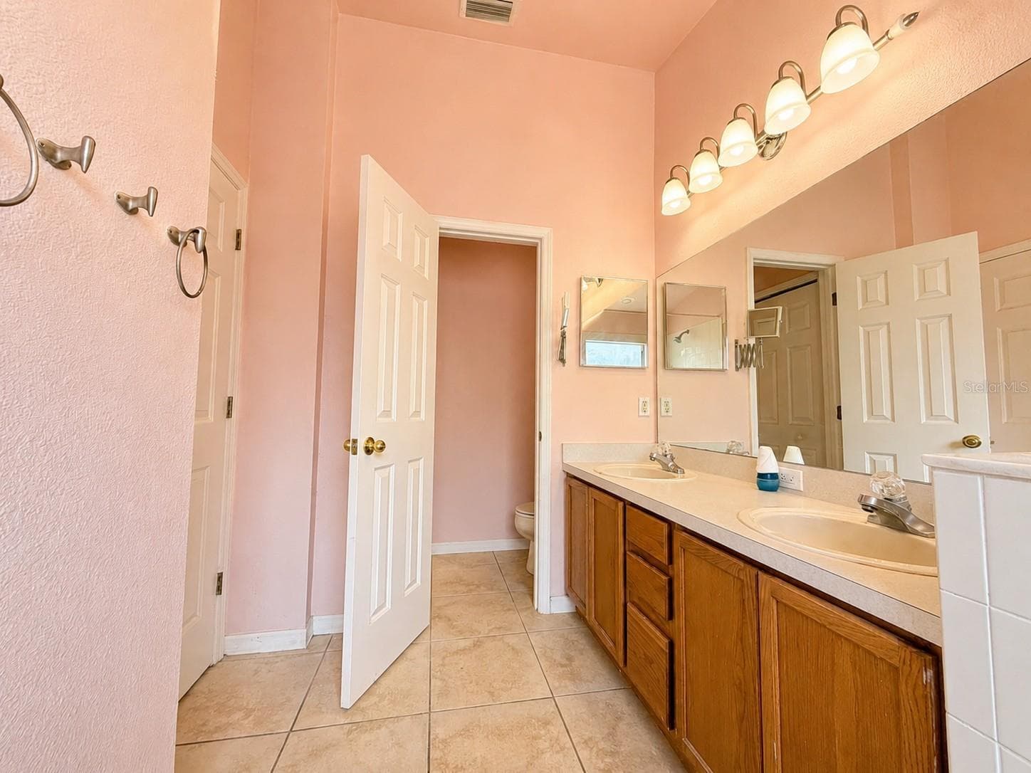 Single Family Residence at 12533 SPARKLEBERRY RD, TAMPA, photo 16 of 27